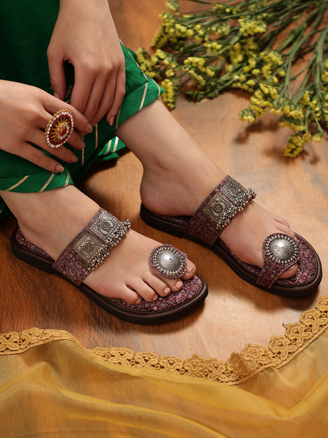 Flat Sandals with Synthetic upper