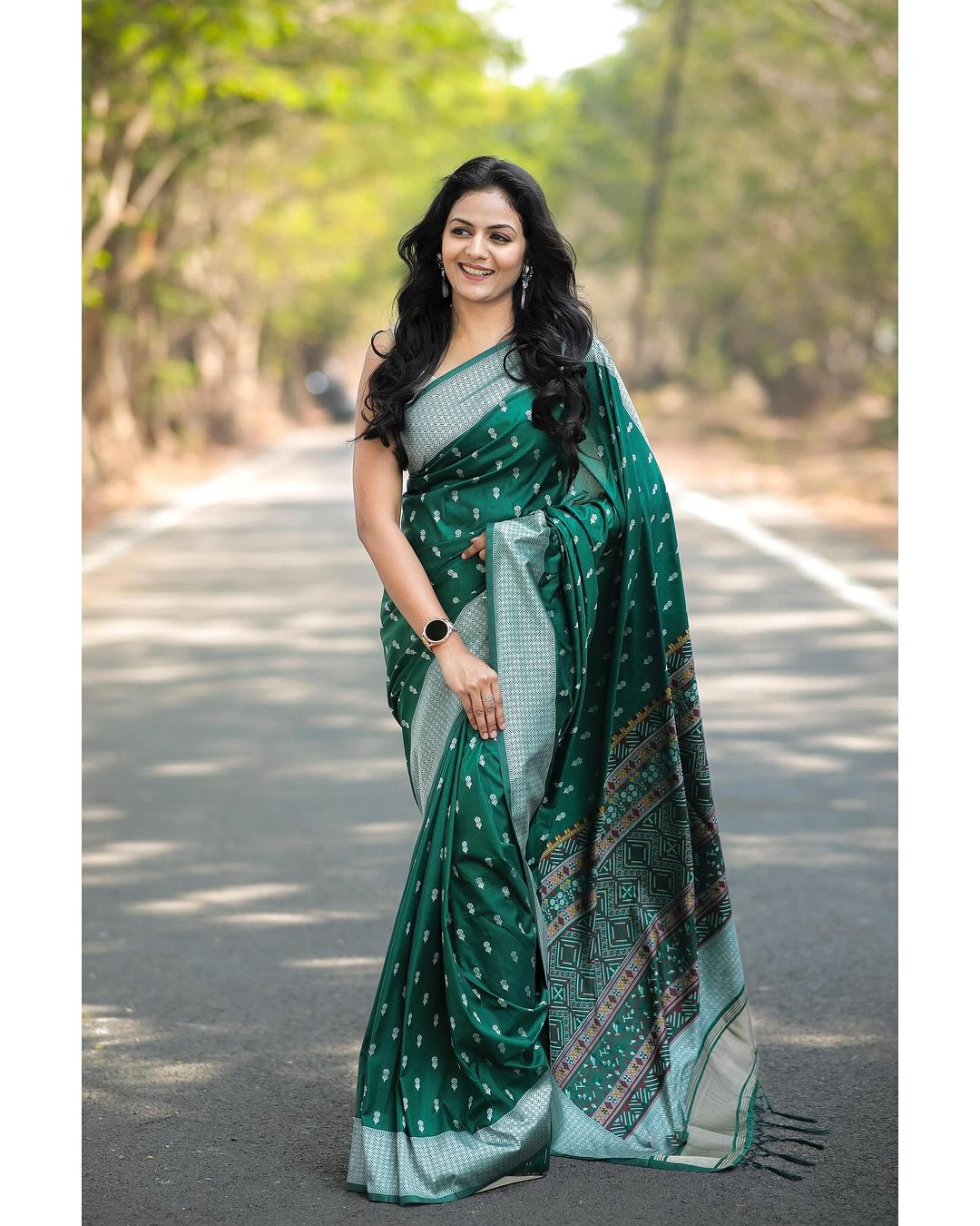 Women's Emerald Green Printed Saree with Silver Border