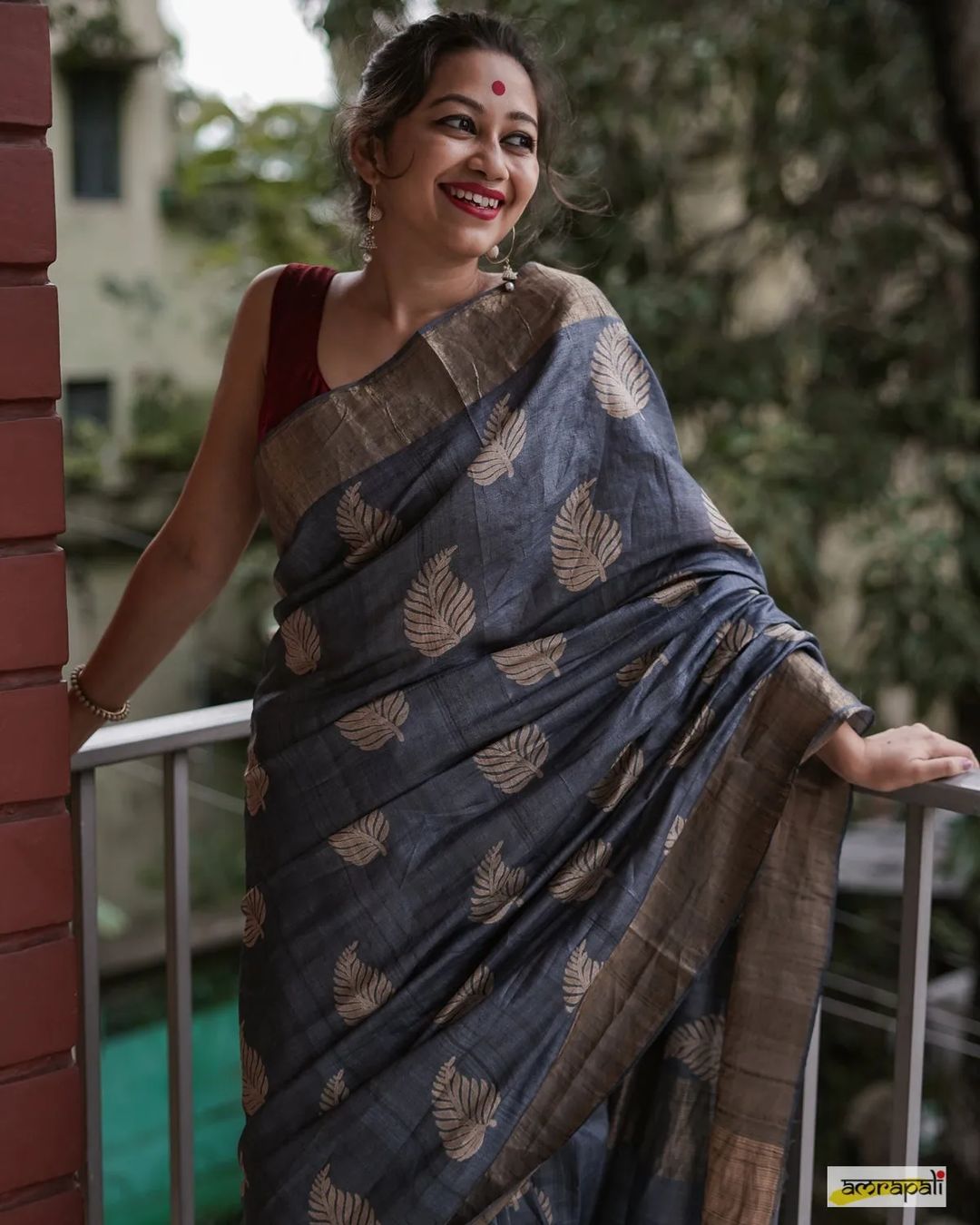 Women's Charcoal Gray Silk Saree with Golden Leaf Motifs