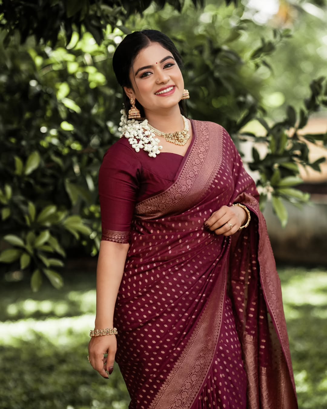 Women's Wine Maroon Silk Blend Saree with Gold Woven Buti Design & Rich Zari Pallu