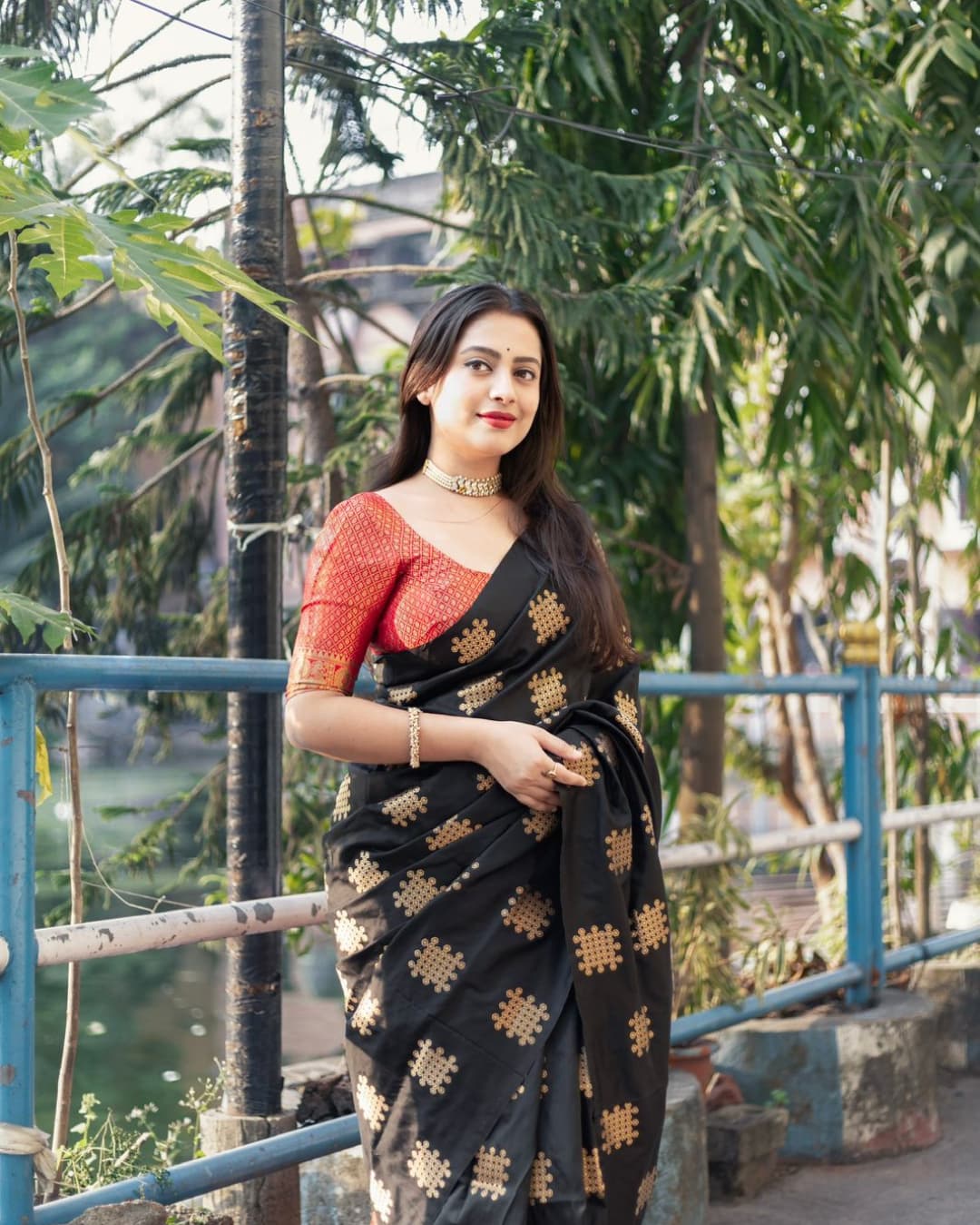 Women's Black Silk Blend Saree with Golden Woven Motifs & Copper Pink Contrast Pallu