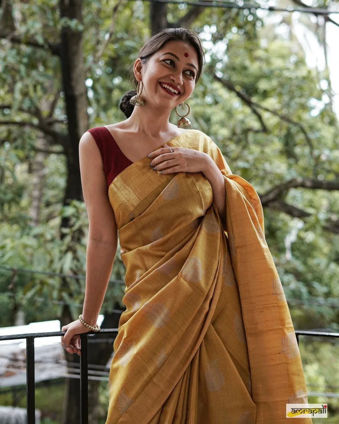 Women's Charcoal Yellow Silk Saree with Golden Leaf Motifs