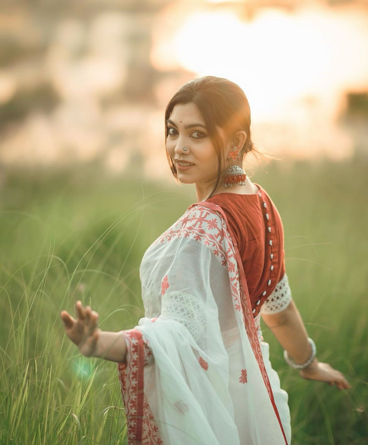 Women's White Saree with Pink Embroidered Border