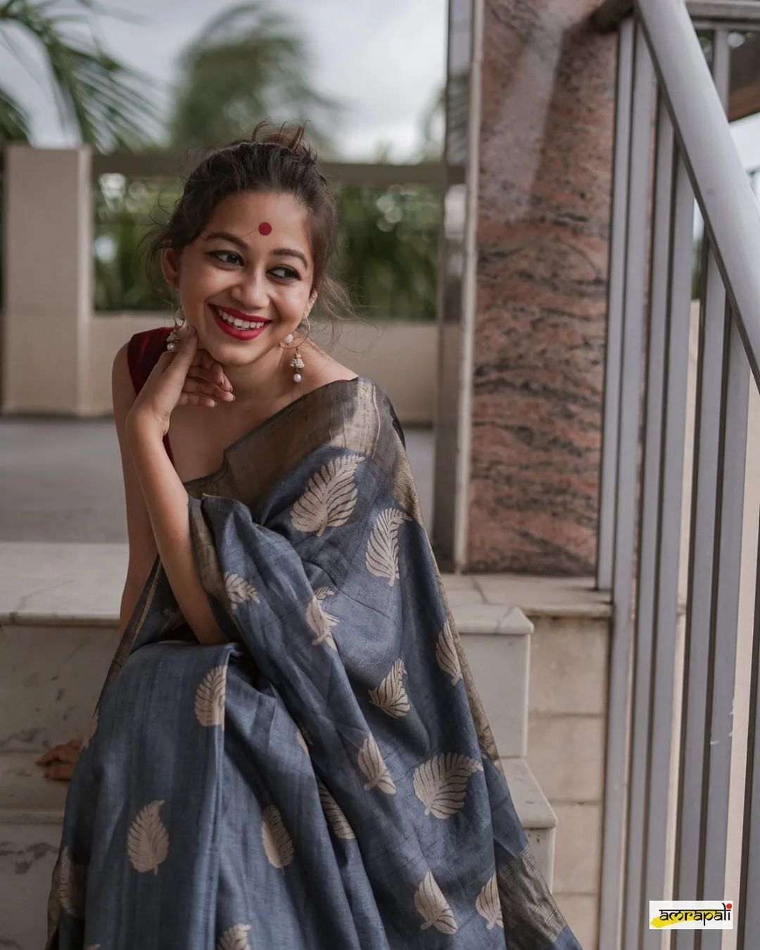 Women's Charcoal Gray Silk Saree with Golden Leaf Motifs