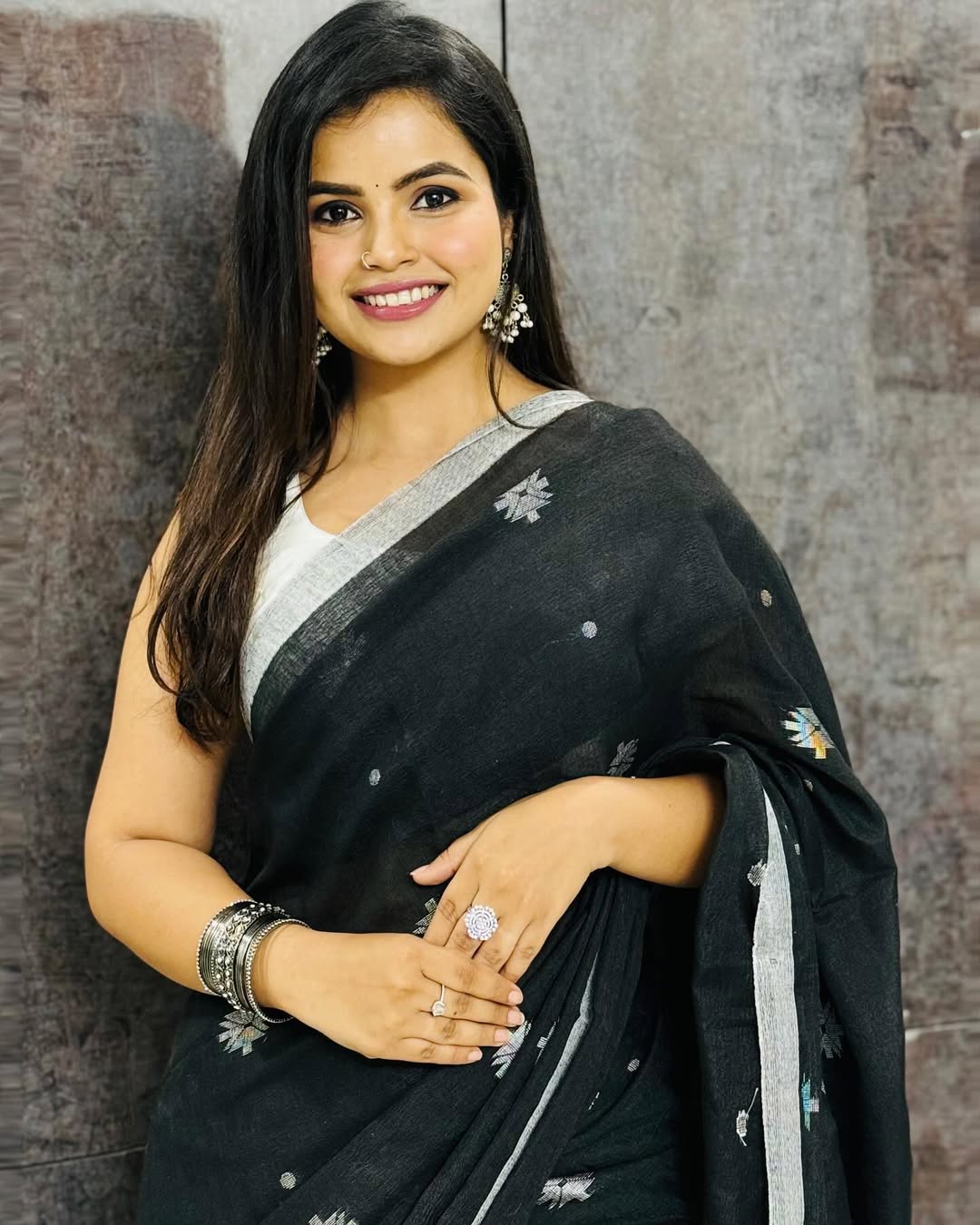 Women's Black Saree with Silver Woven Motifs
