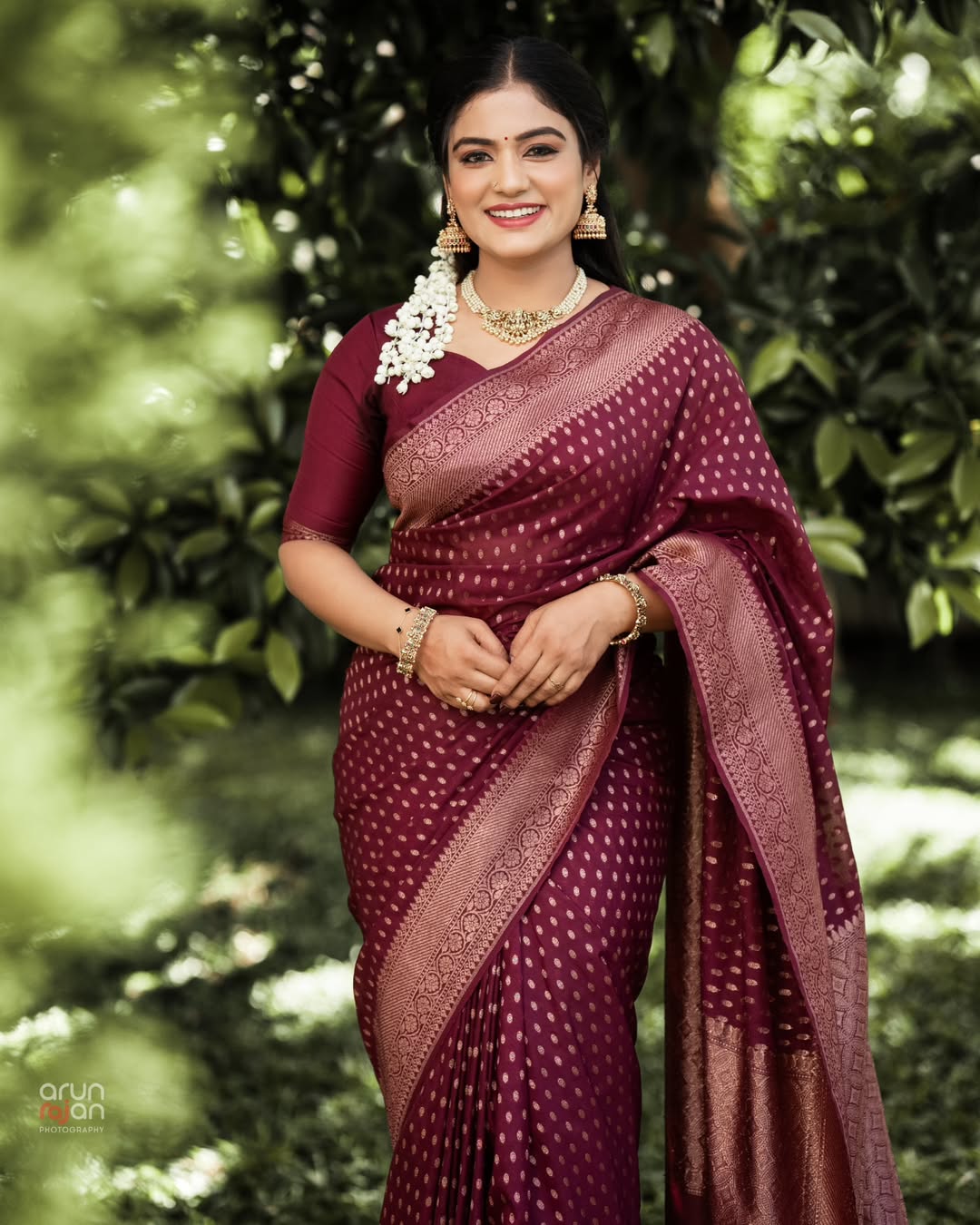 Women's Wine Maroon Silk Blend Saree with Gold Woven Buti Design & Rich Zari Pallu
