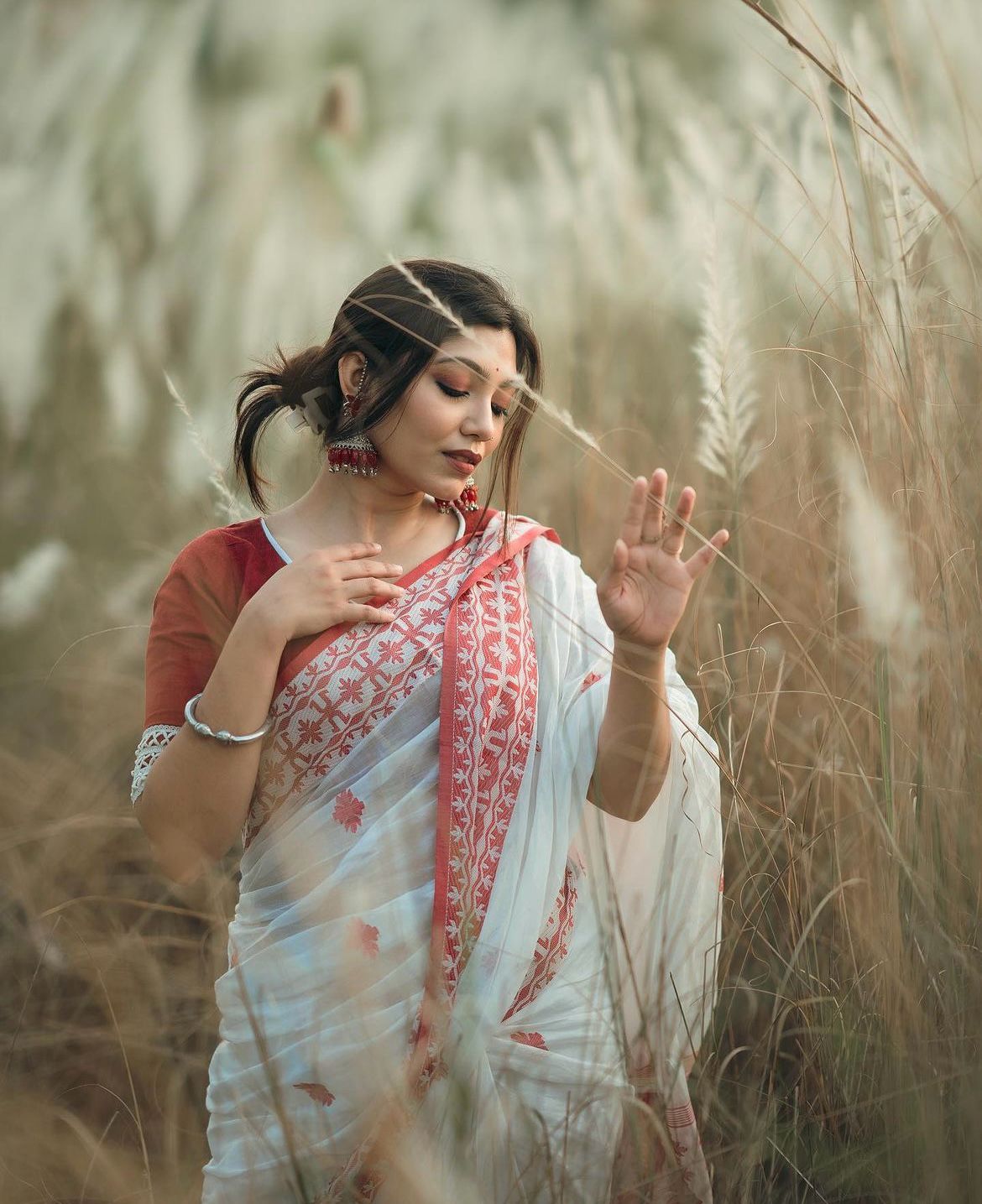 Women's White Saree with Pink Embroidered Border