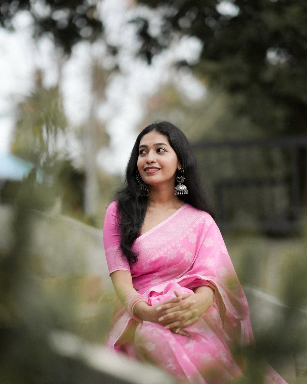 Women's Elegant Pink Floral Saree