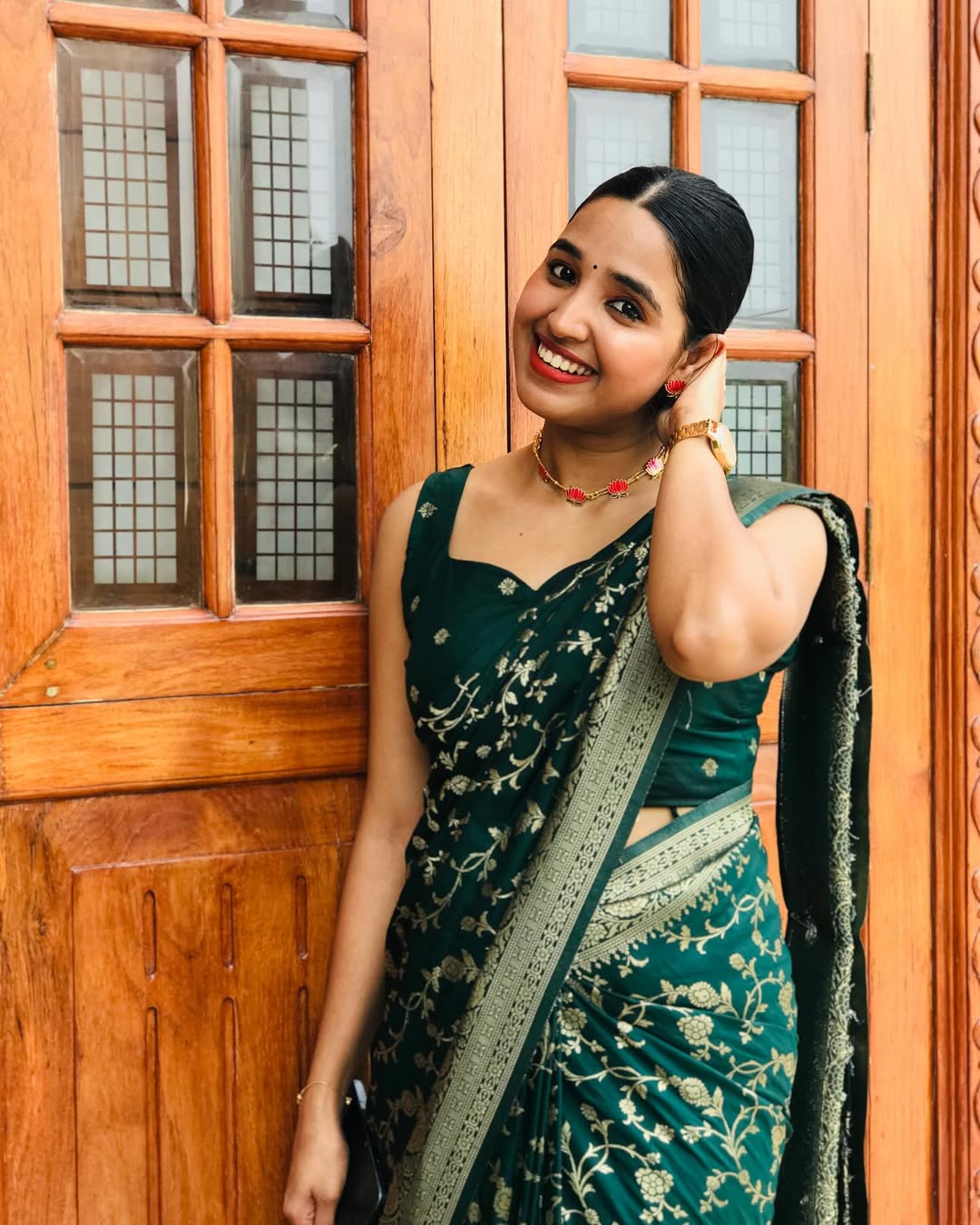 Women's Dark Green Silk Blend Saree with Golden Floral Woven Design & Rich Zari Border