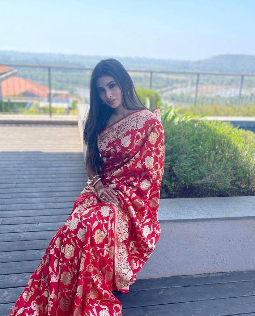 Women's Bridal Red Banarasi Silk Saree with Rich Golden Floral Zari Weaving