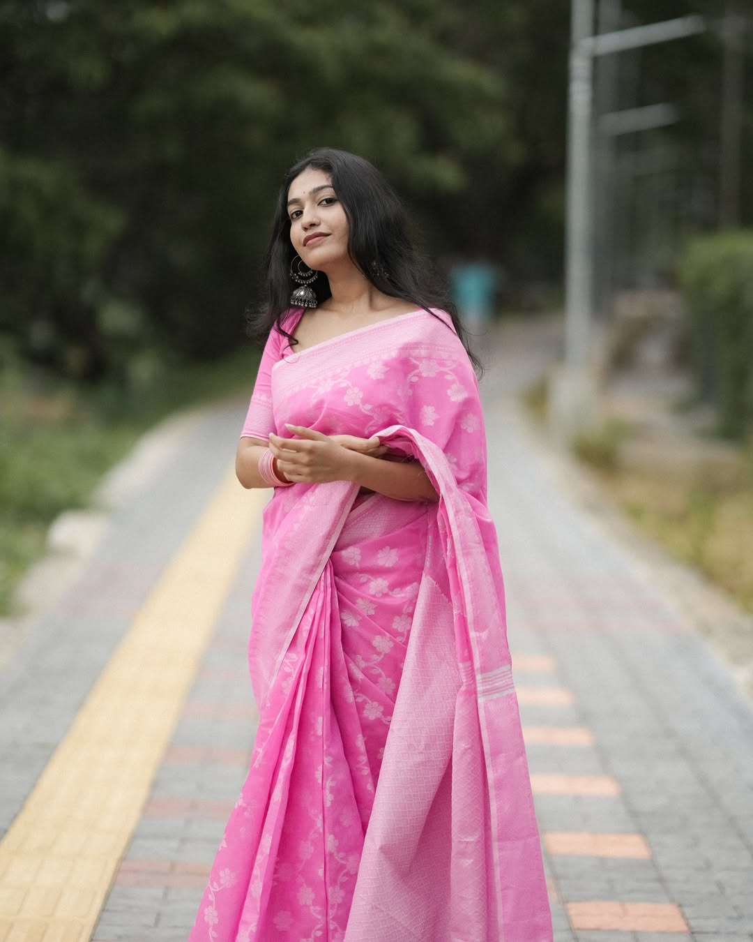 Women's Elegant Pink Floral Saree