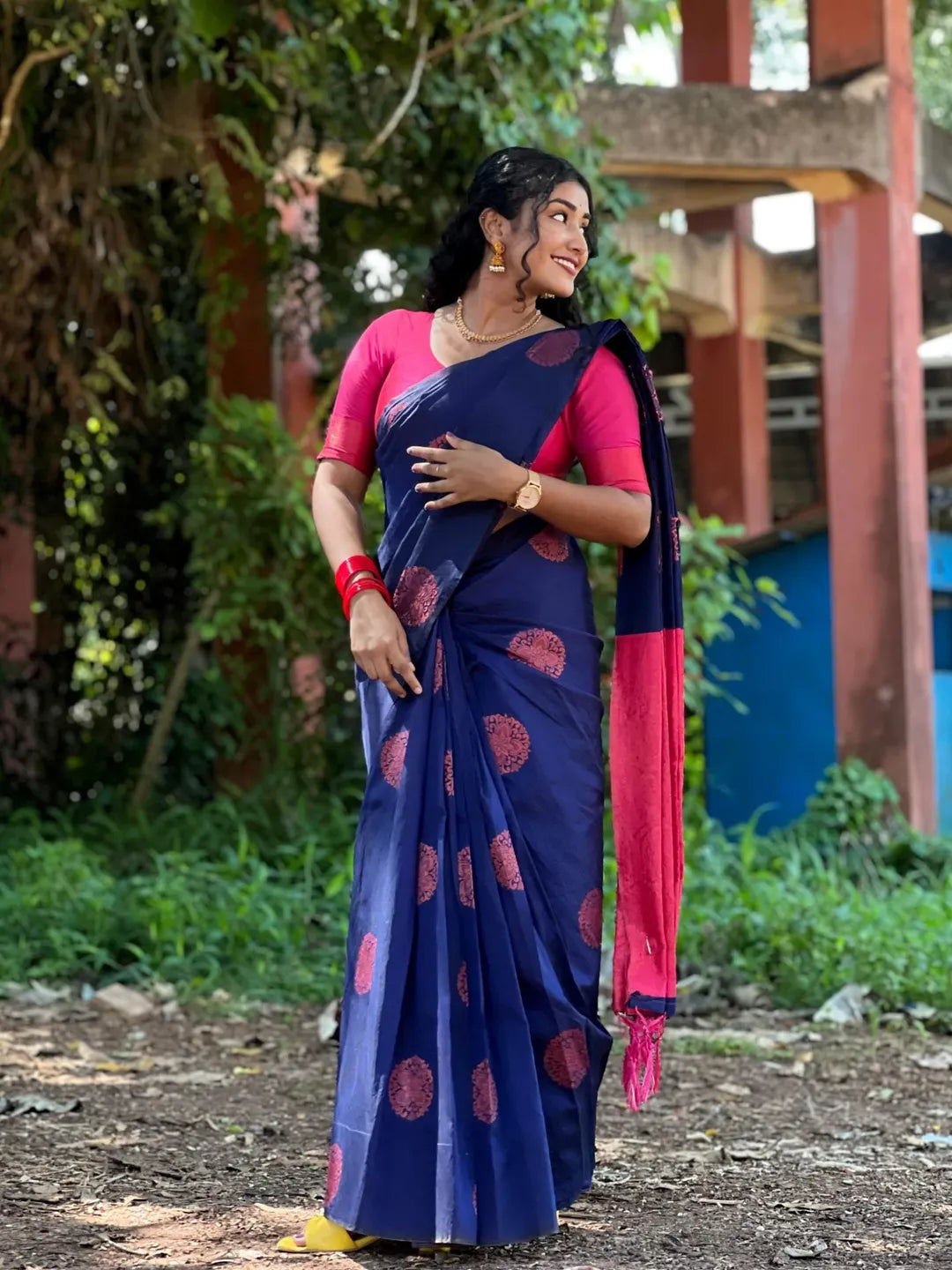 Women's Navy Blue Saree with Pink Floral Motifs & Contrast Pink Pallu