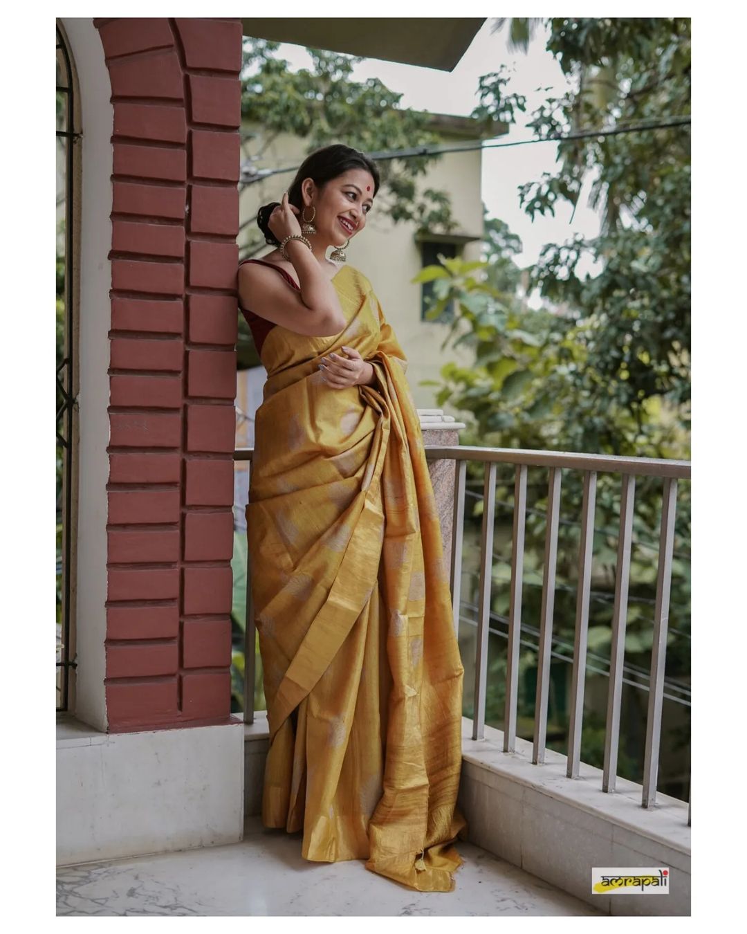 Women's Charcoal Yellow Silk Saree with Golden Leaf Motifs