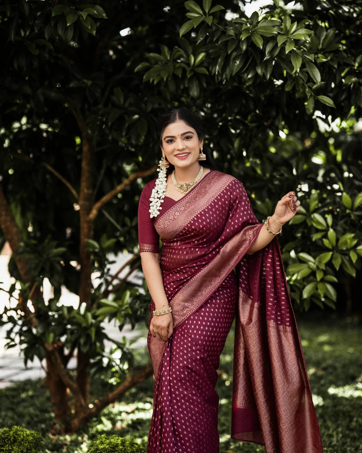 Women's Wine Maroon Silk Blend Saree with Gold Woven Buti Design & Rich Zari Pallu