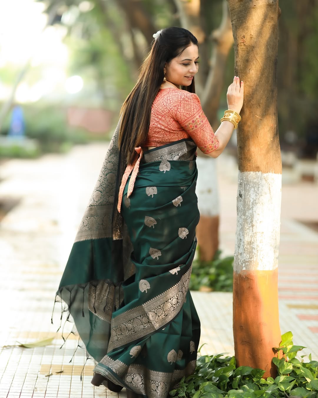 Women's Bottle Green Silk Blend Saree with Silver Zari Motifs & Rich Designer Border