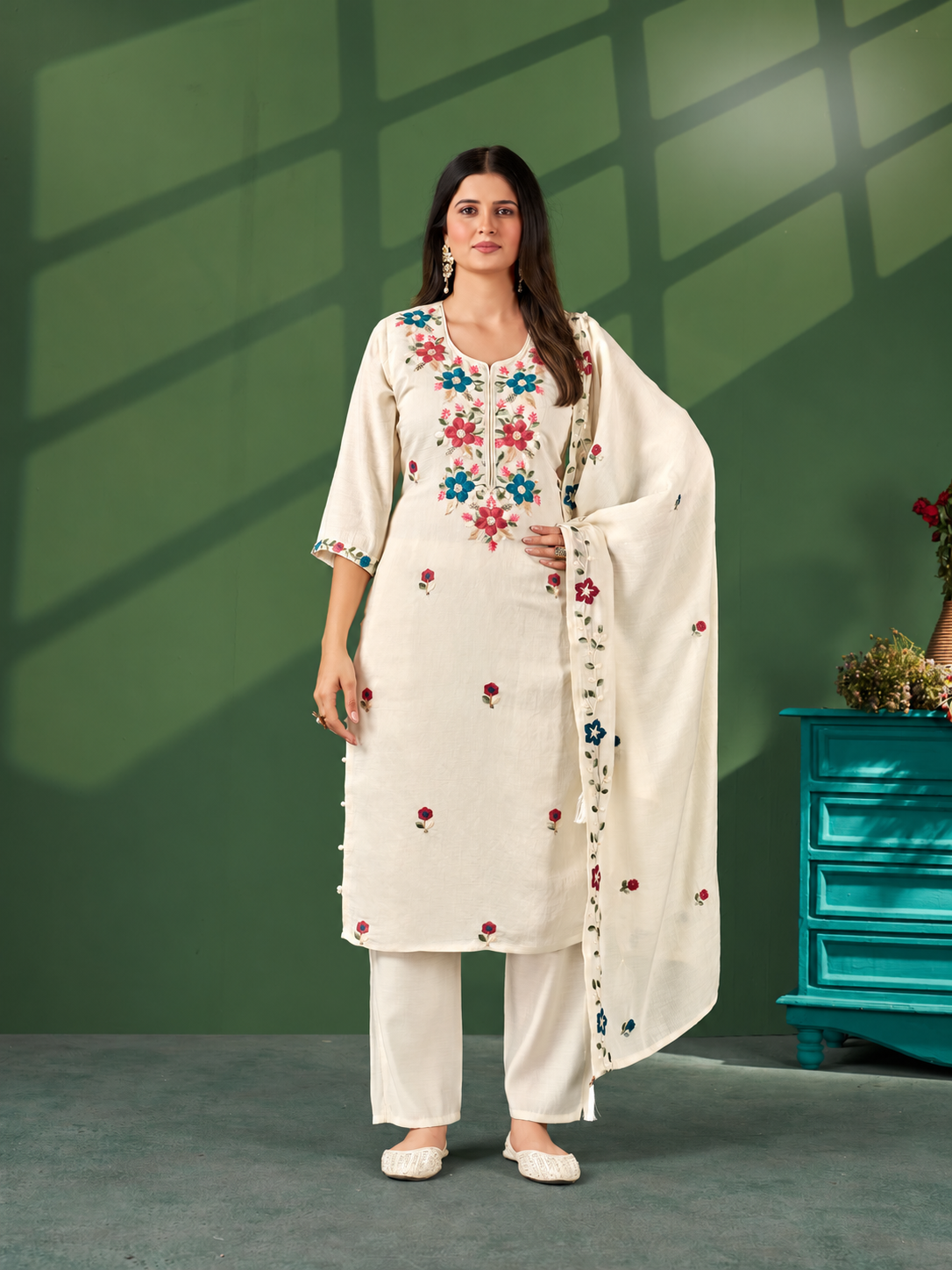 Women's Premium Off White Floral Embroidered Straight Kurta Pant set