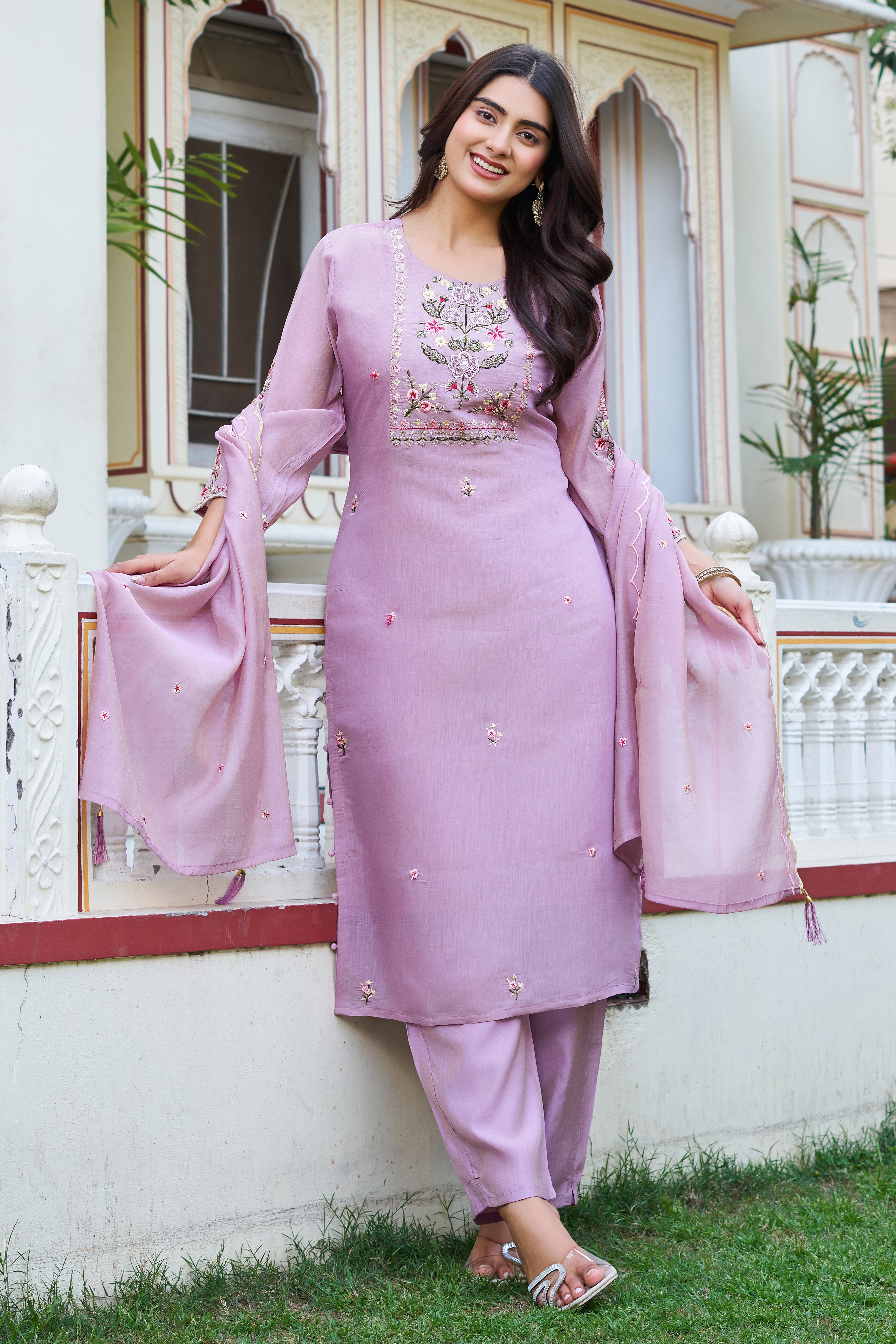 Elegant Lavender Embroidered Kurta Pant Set with Soft Dupatta