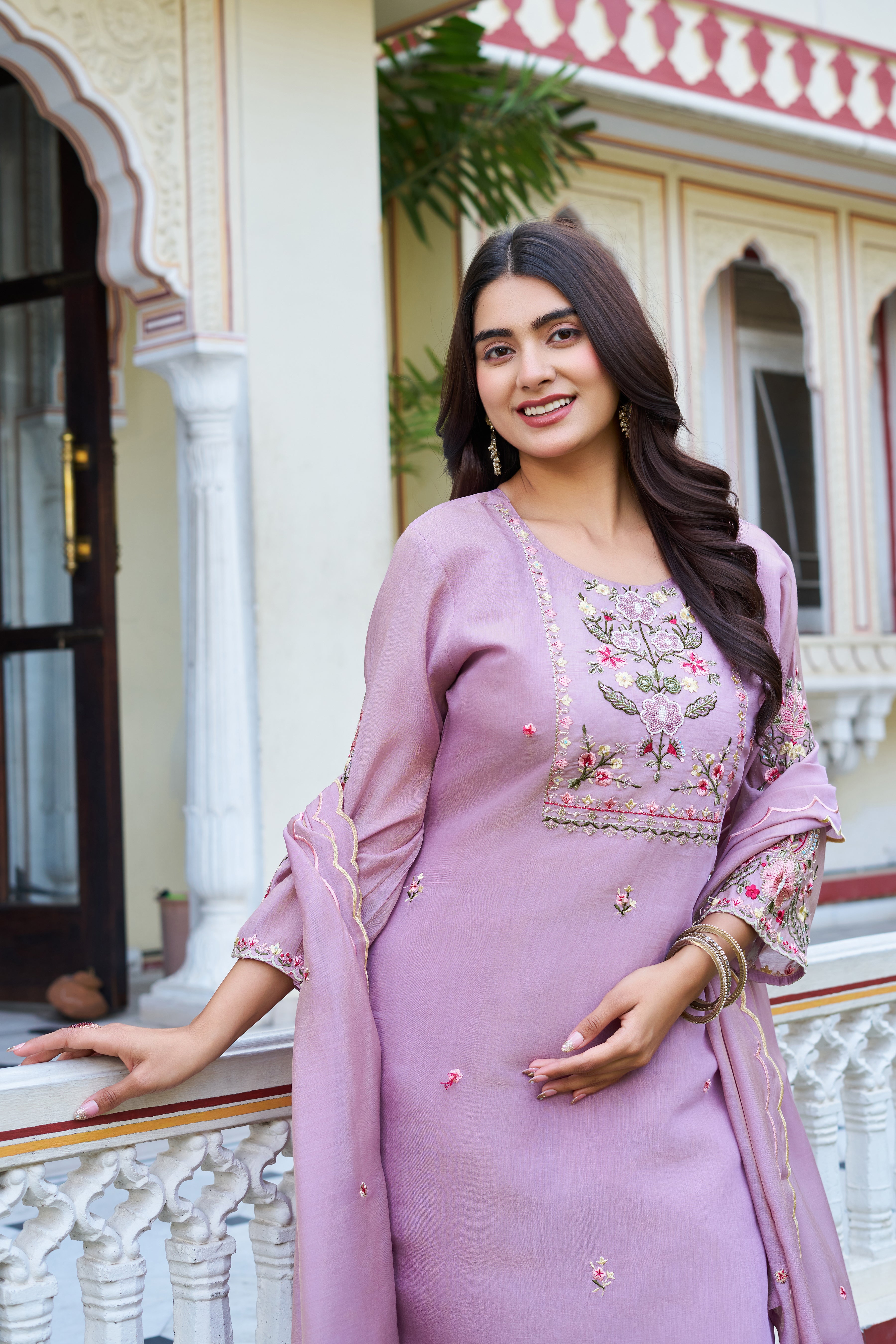 Elegant Lavender Embroidered Kurta Pant Set with Soft Dupatta