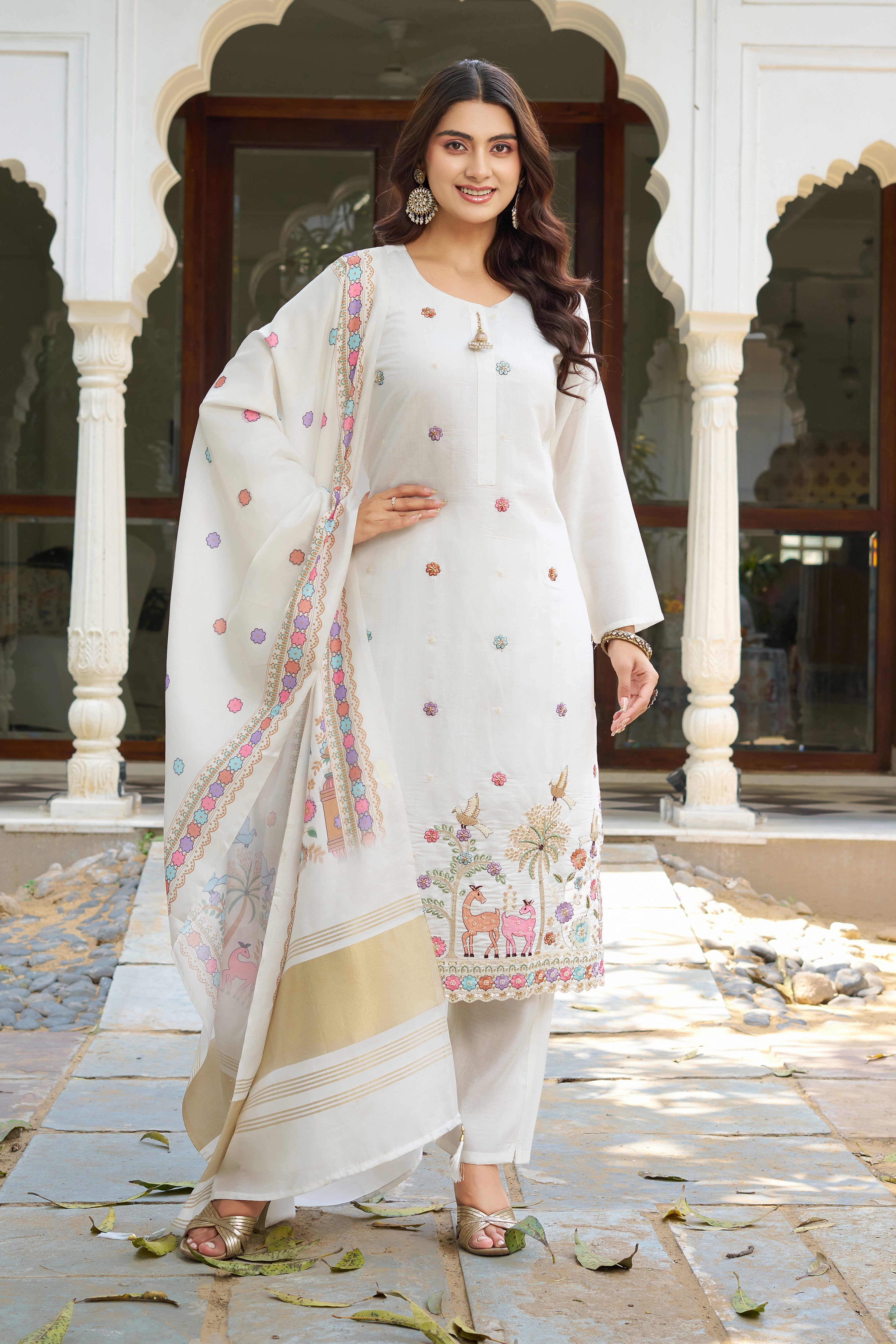 Elegant Off-White Embroidered Kurta Set with Dupatta – Premium Ethnic Wear for Women