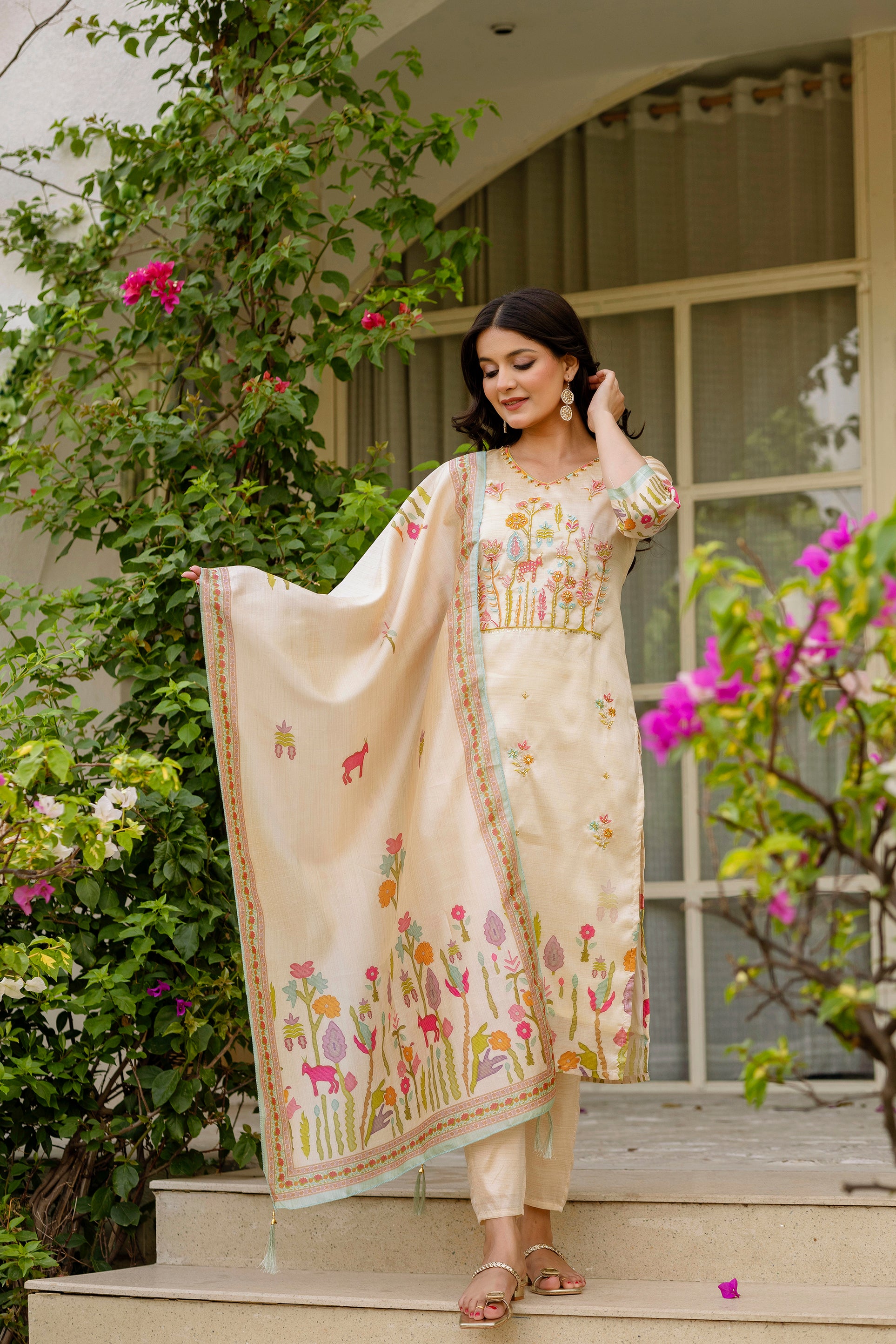 Women's Cream Floral Embroidered Kurta Pant & Dupatta Set