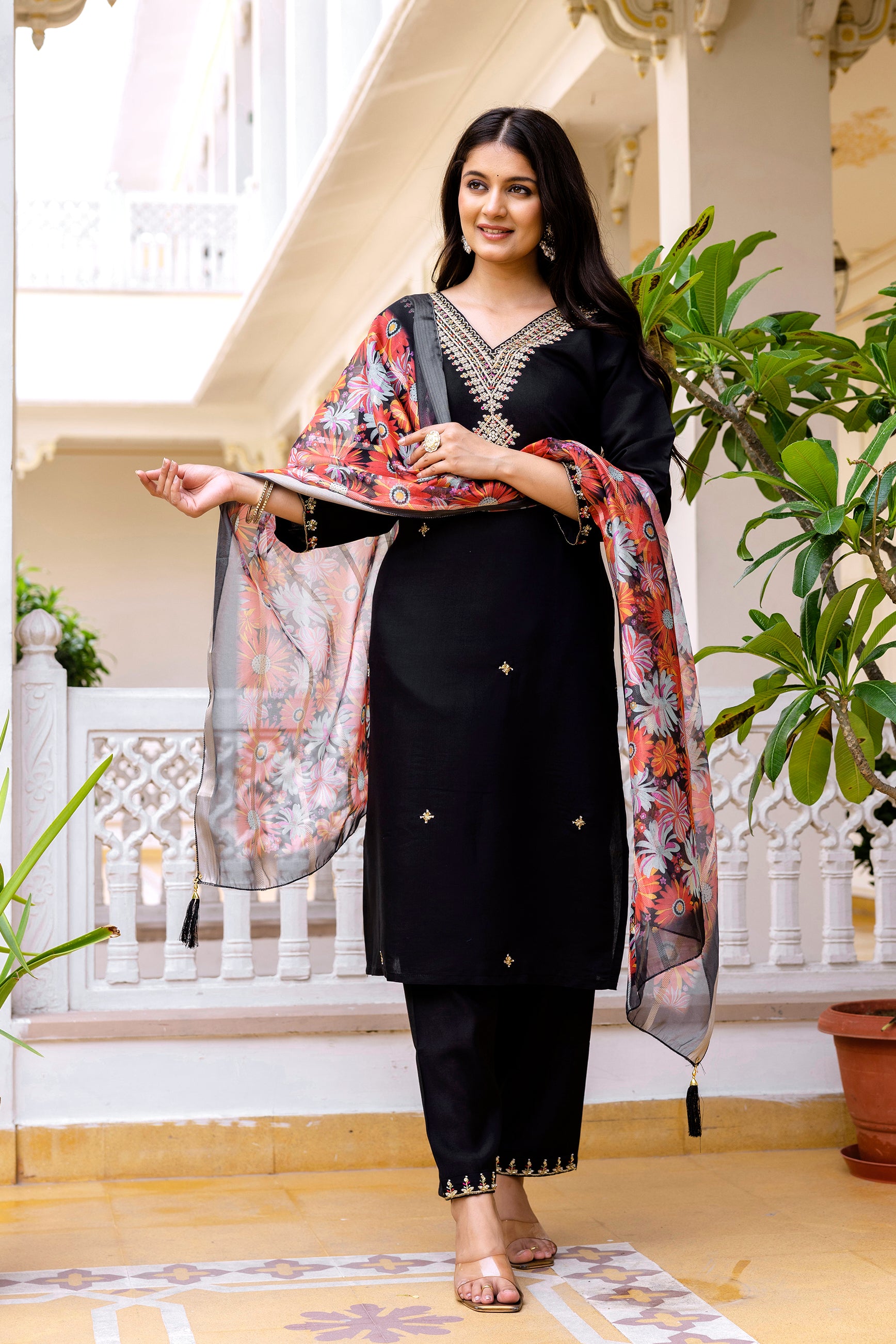 Women's Black Embroidered Kurta Pant & Floral Organza Dupatta Set
