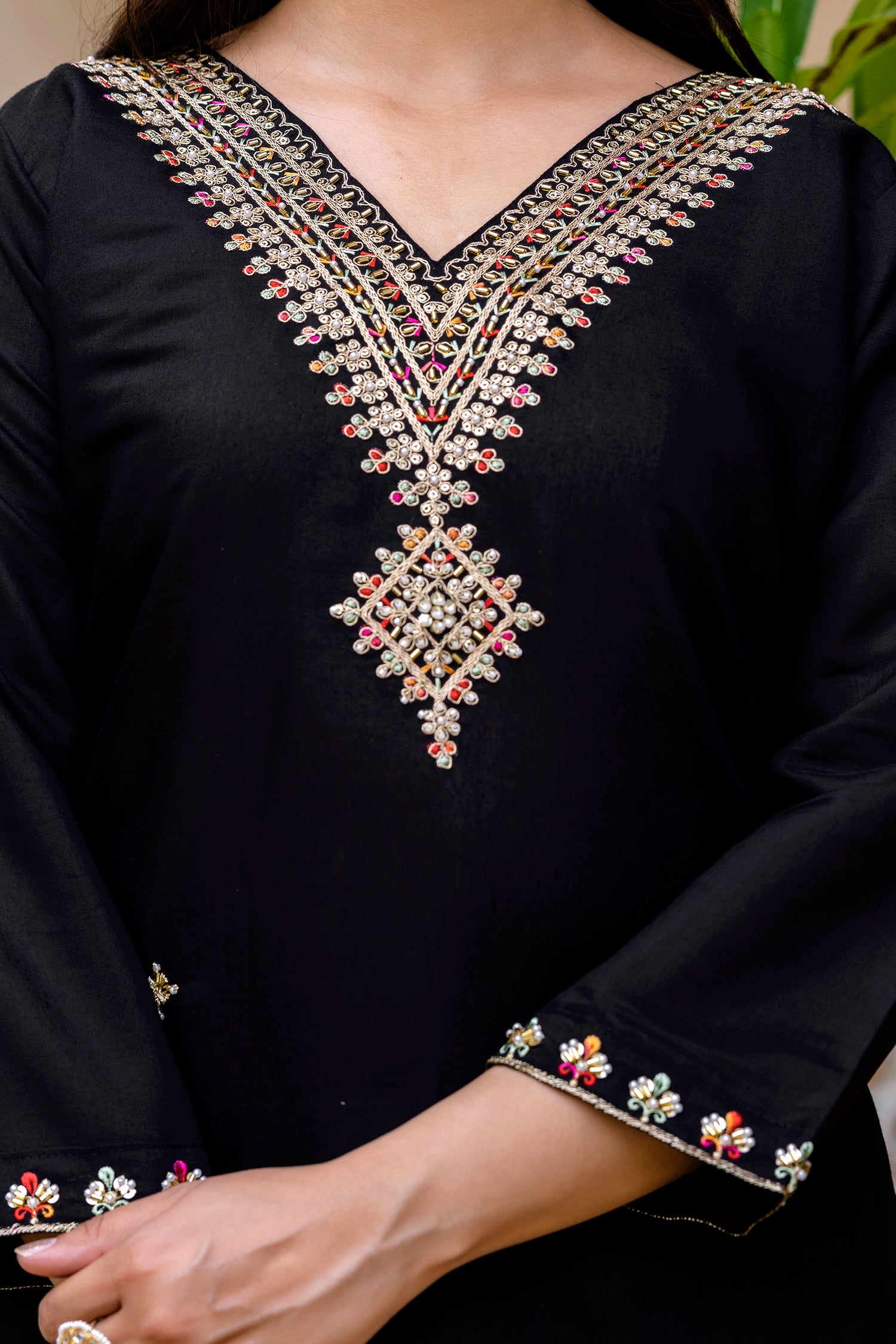 Women's Black Embroidered Kurta Pant & Floral Organza Dupatta Set