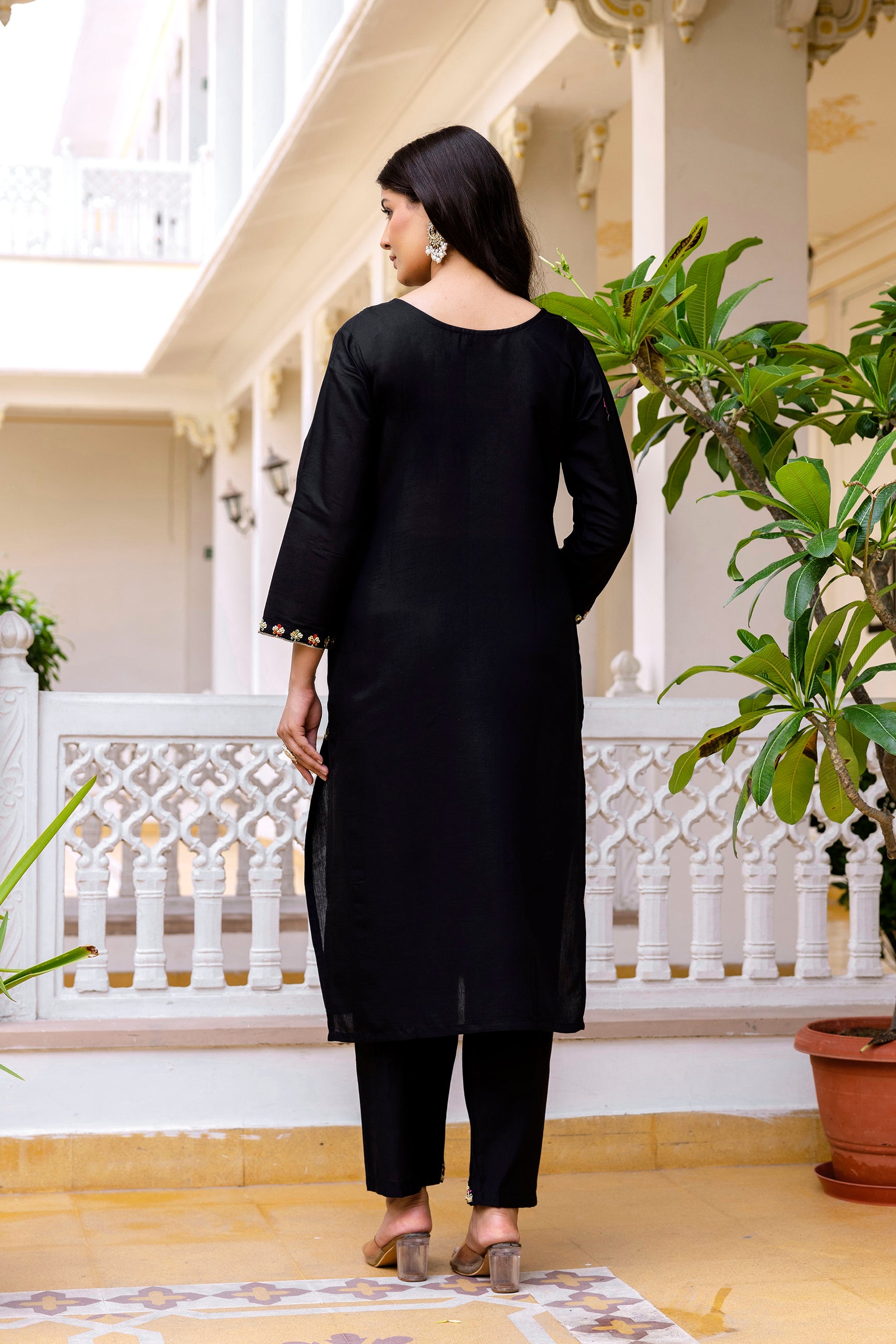 Women's Black Embroidered Kurta Pant & Floral Organza Dupatta Set
