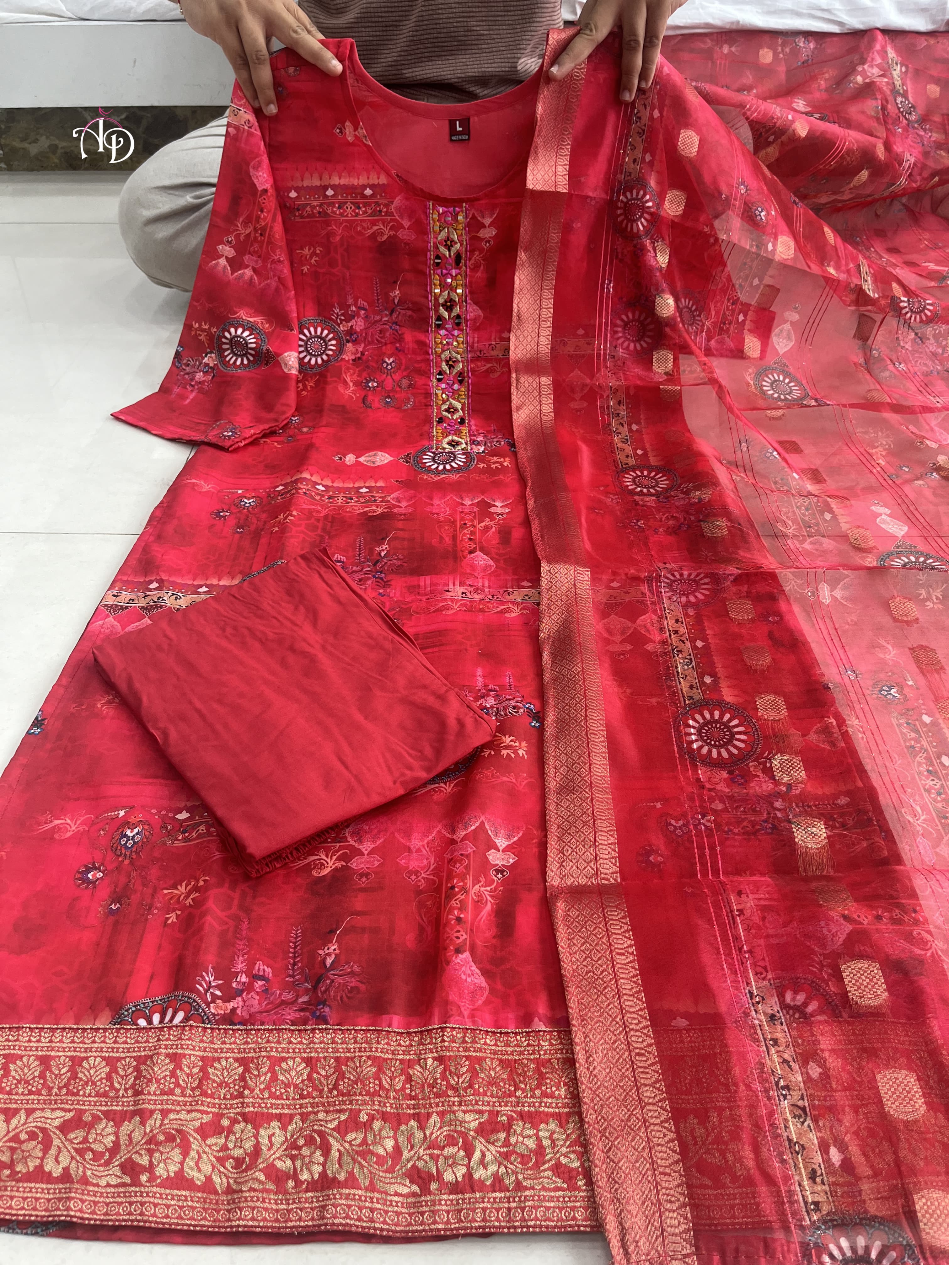 Women red Floral Print Straight Kurta Set