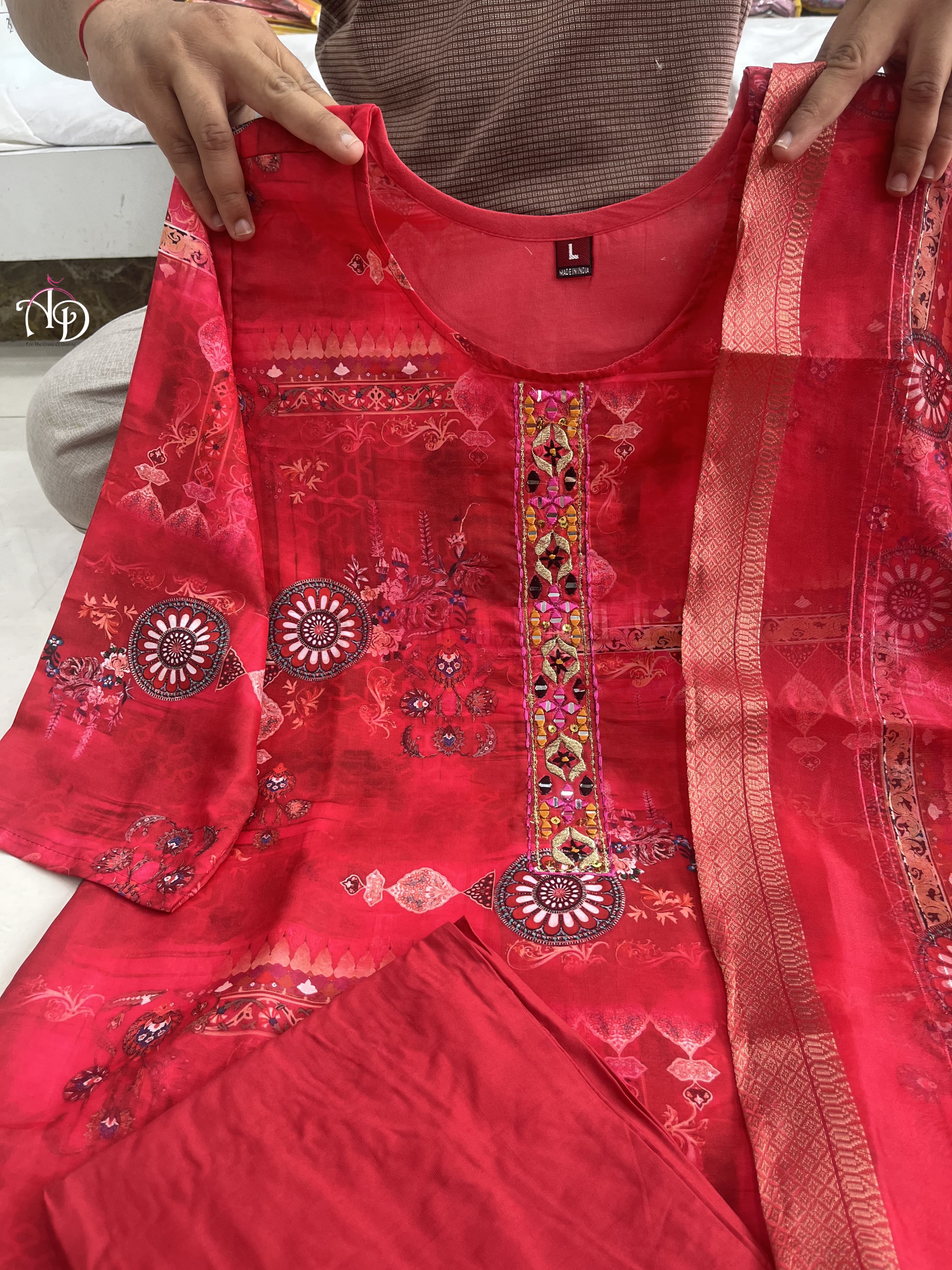 Women red Floral Print Straight Kurta Set