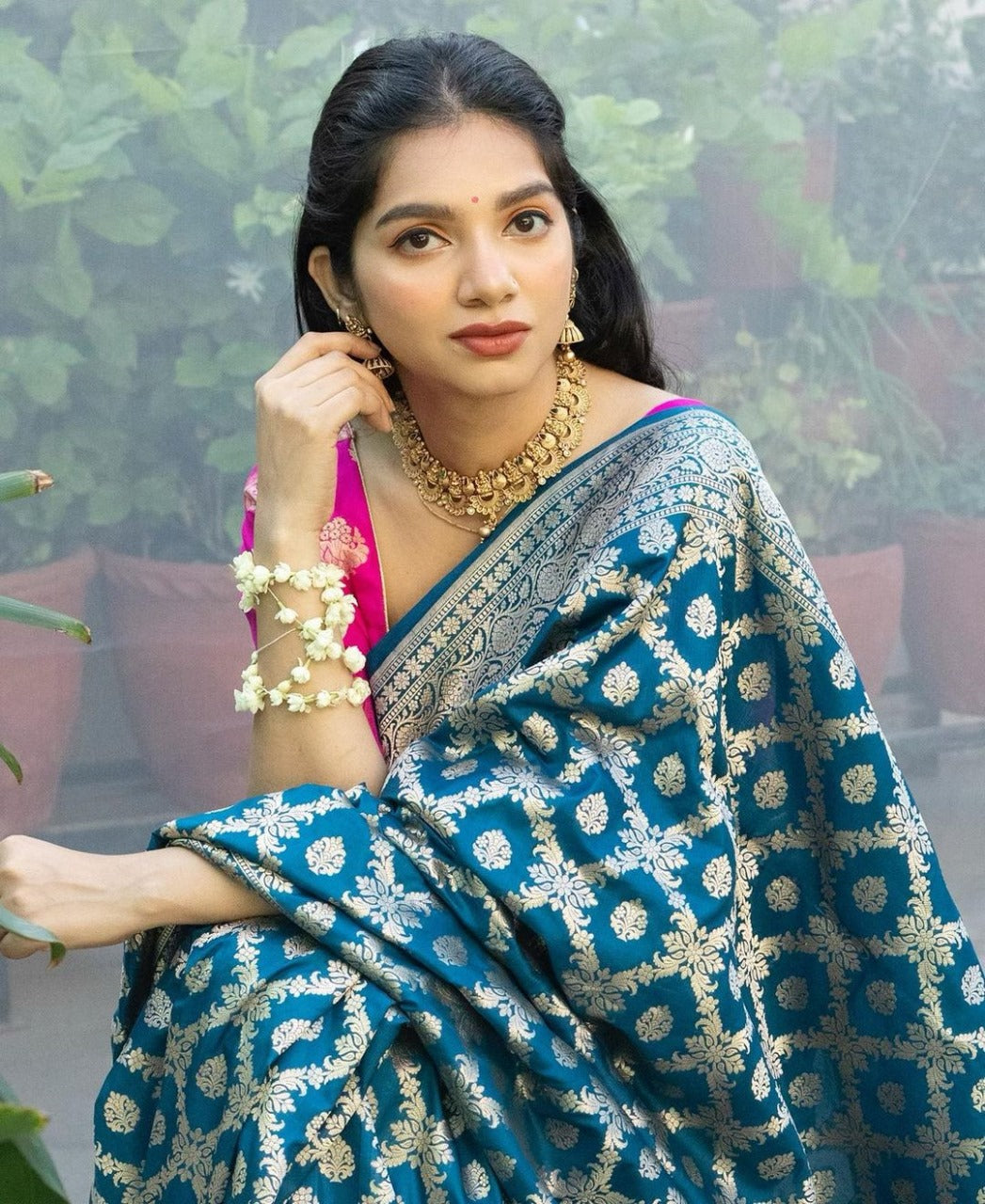 Women Floral Woven Banarasi Silk Saree