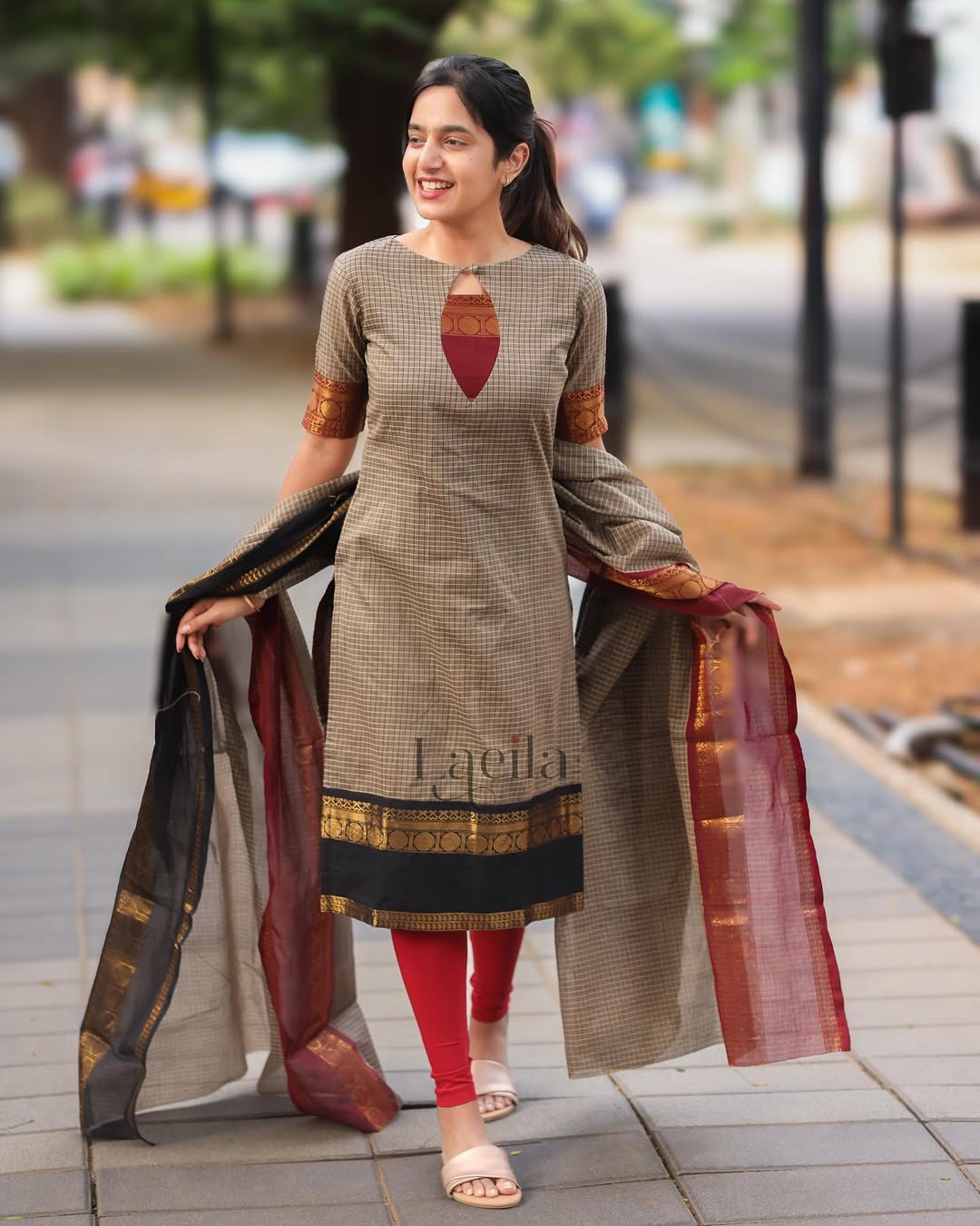 Traditional Checked Kurta Set with Zari Border & Dupatta