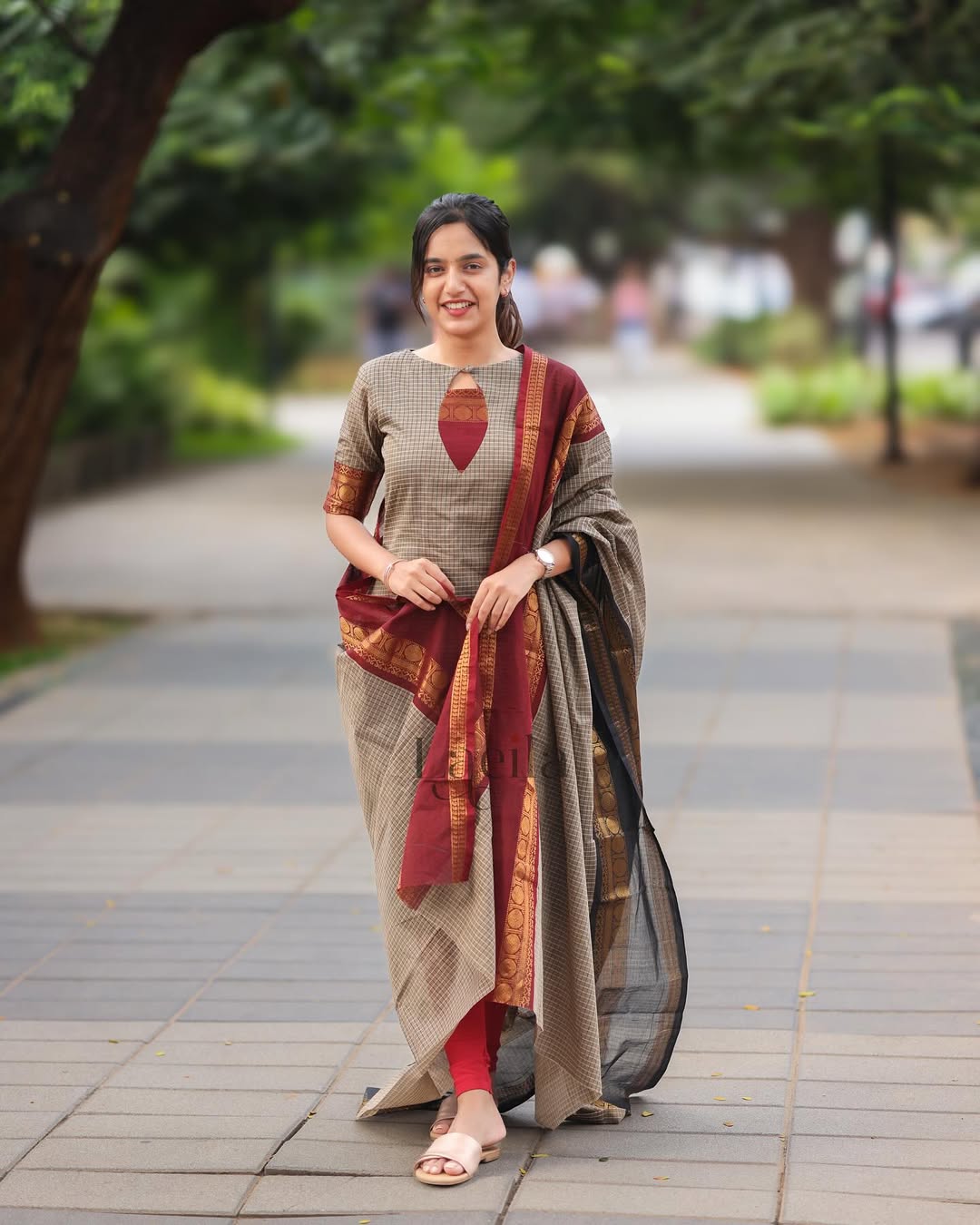Traditional Checked Kurta Set with Zari Border & Dupatta