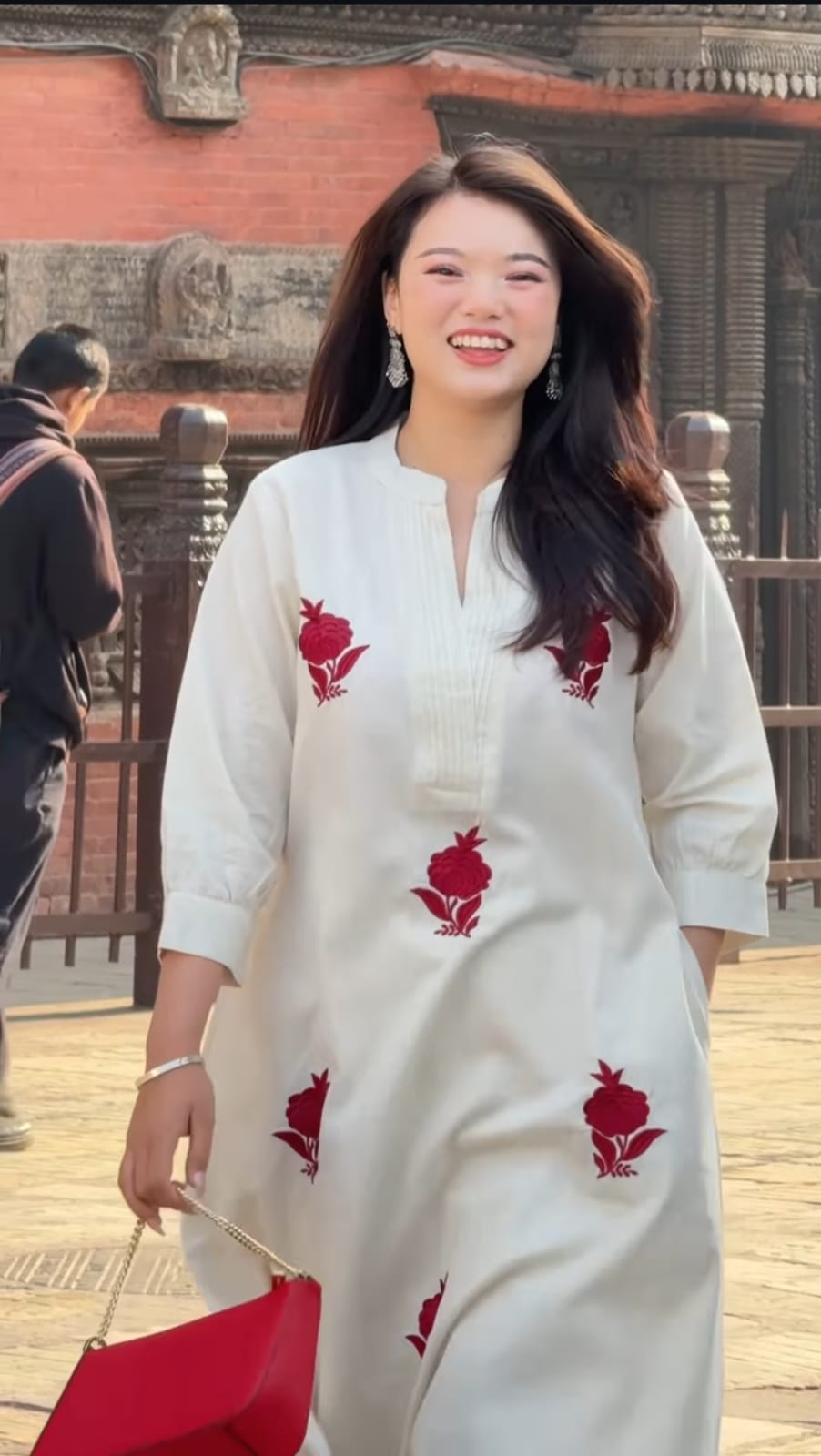 Ivory White Embroidered Kurta Set with Red Floral Motifs