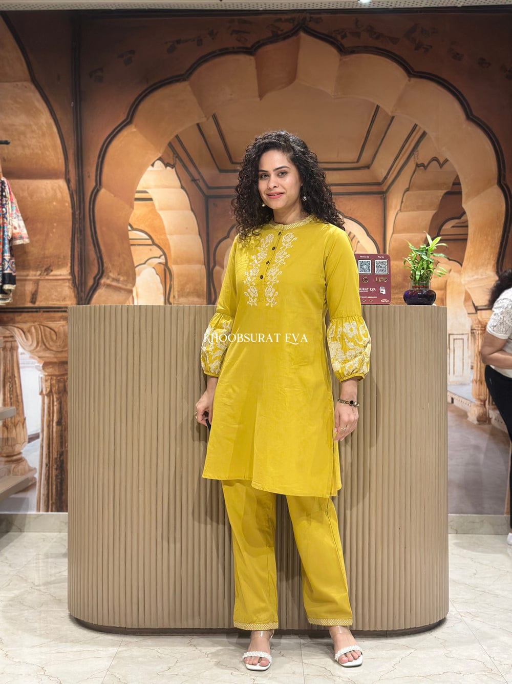 Embroidered Straight Kurta Set with Balloon Sleeves