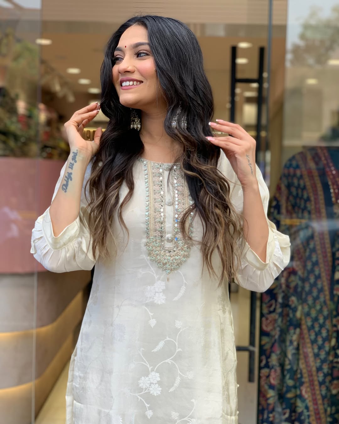 Elegant Off-White Embroidered Kurta Set with Dupatta