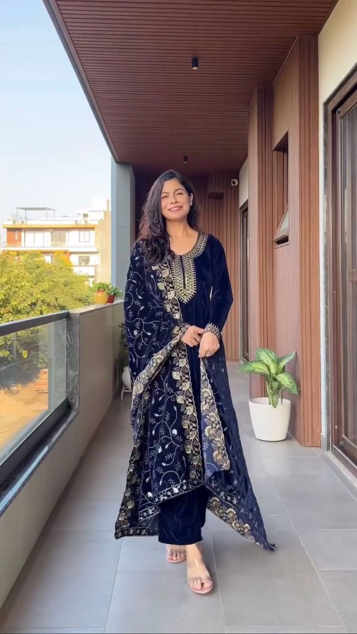 Royal Navy Blue Velvet Kurta Set with Heavy Zari Embroidered Dupatta
