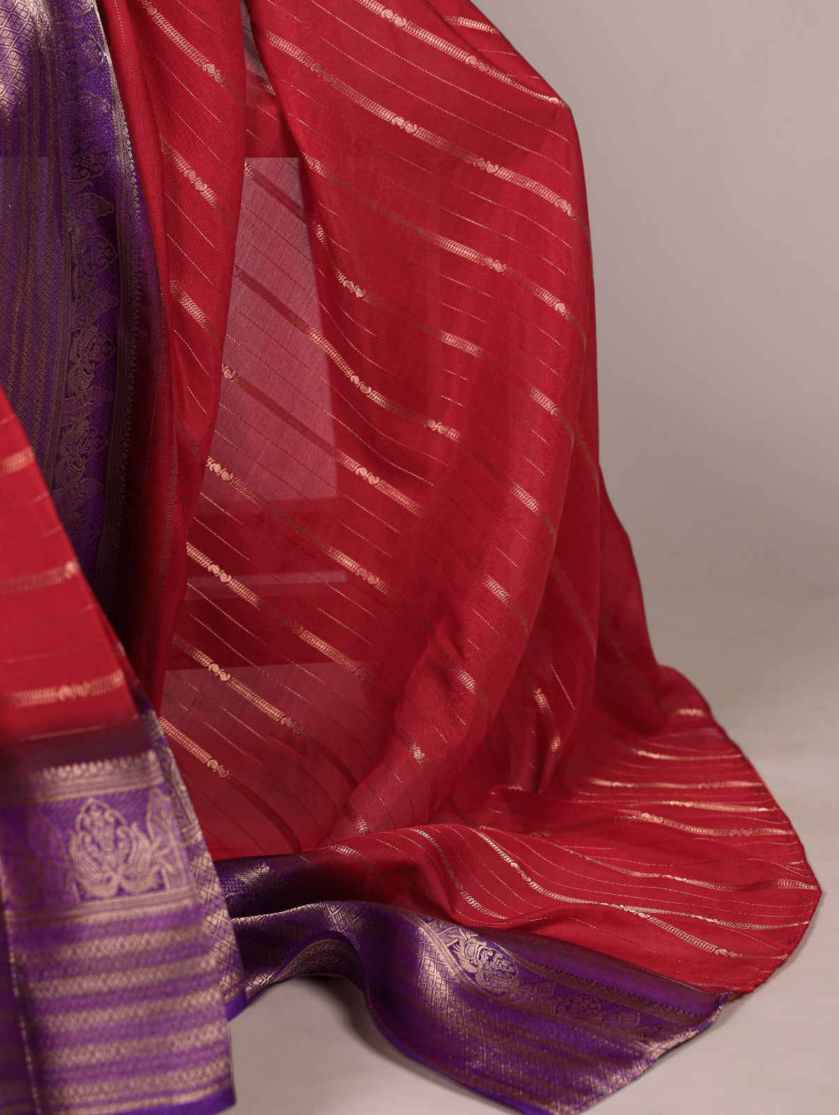 Light on the body, elegant in style  A crepe stripe weaving saree