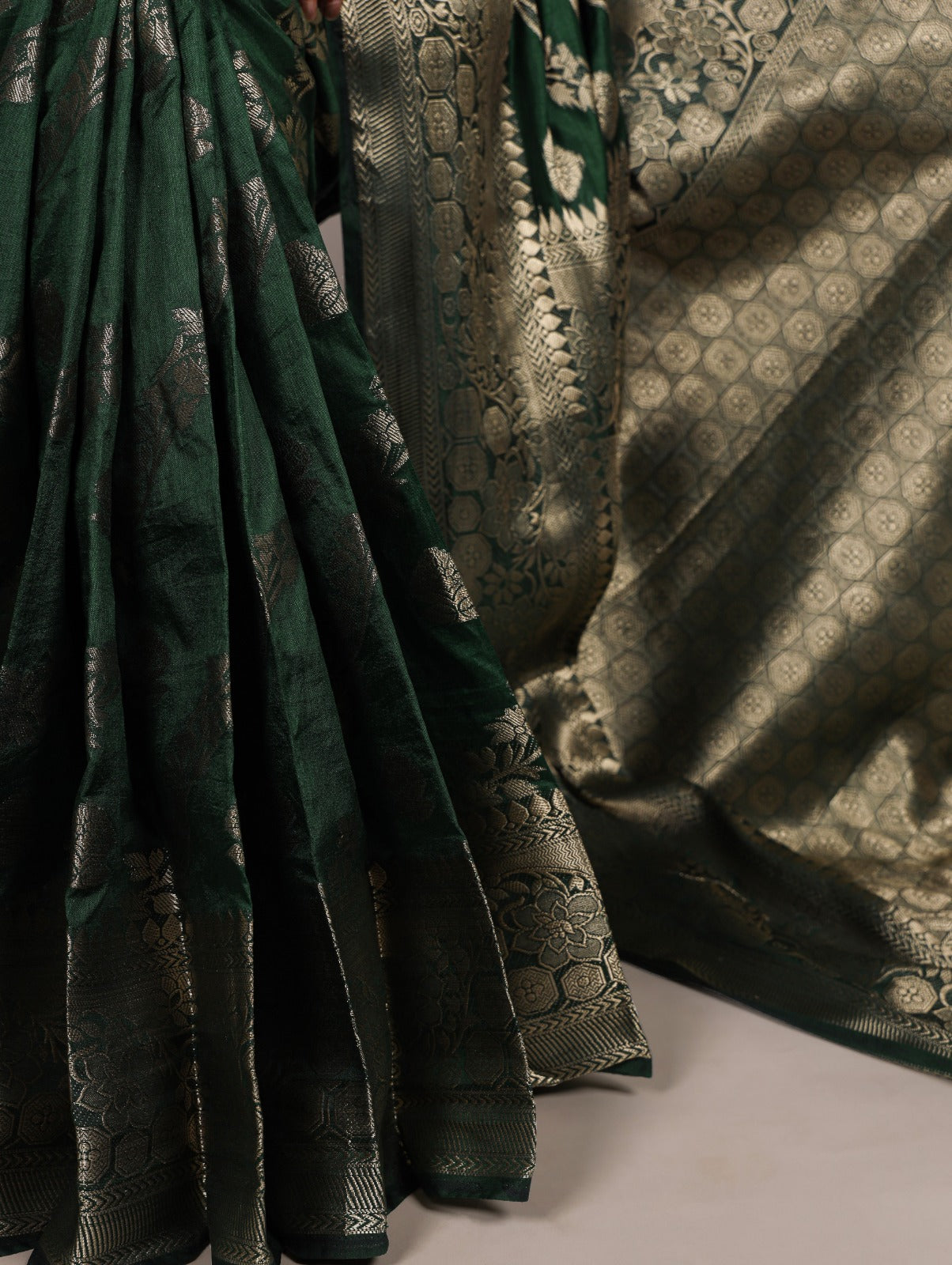 Designed for all-day comfort with a touch of festive finesse saree