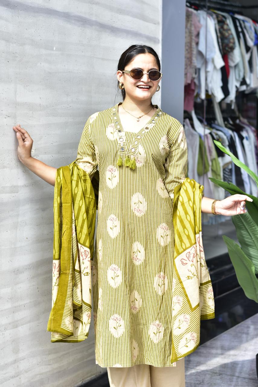 Women's Printed Kurta Dupatta Set with Straight Palazzo