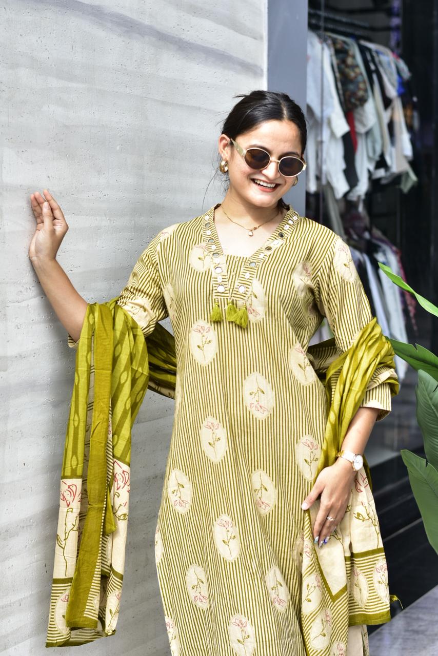 Women's Printed Kurta Dupatta Set with Straight Palazzo