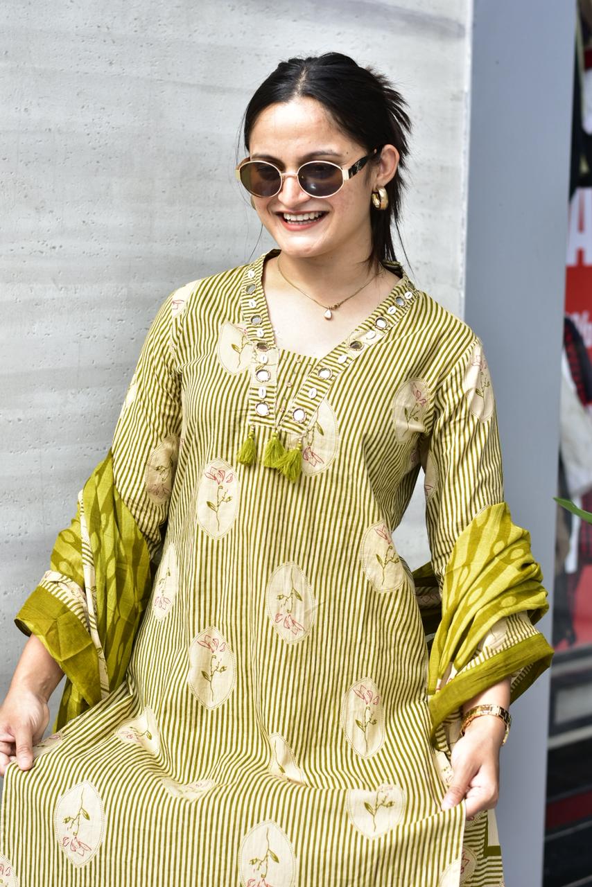 Women's Printed Kurta Dupatta Set with Straight Palazzo