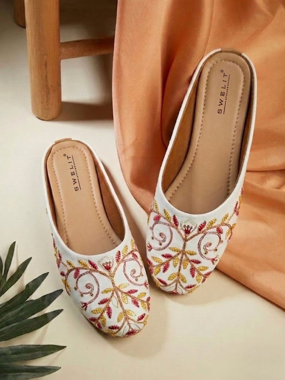Women's White Floral Vine Embroidered Ethnic Mule Jutti – Slip-On Flat Footwear
