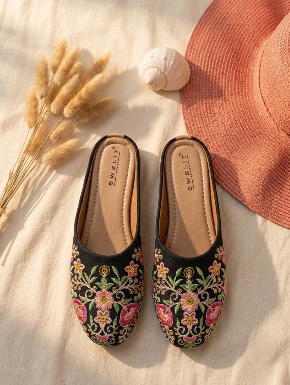 Women's Black Floral Embroidered Mule Jutti