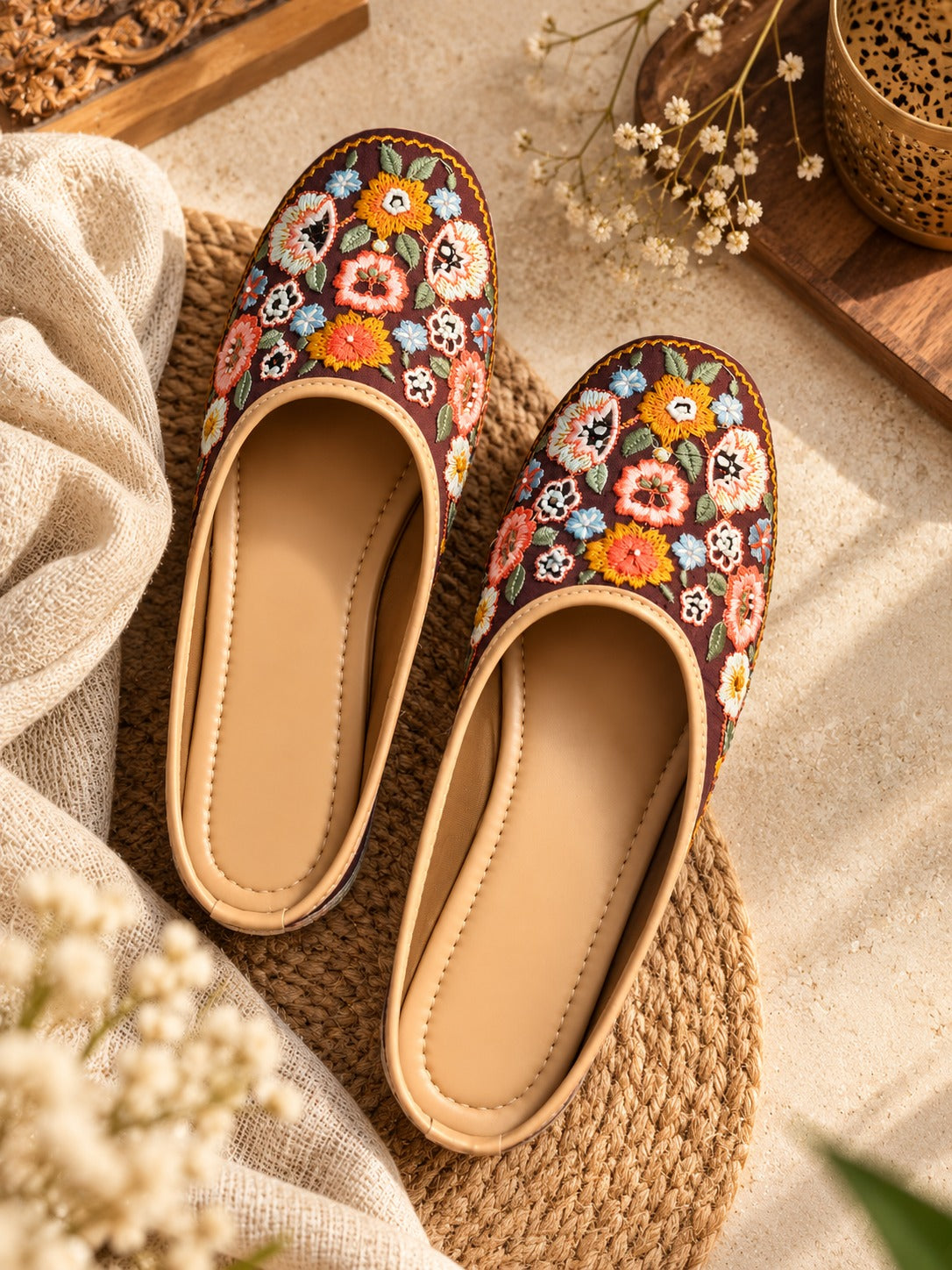 Black Multicolor Floral Embroidered Punjabi Jutti for Women