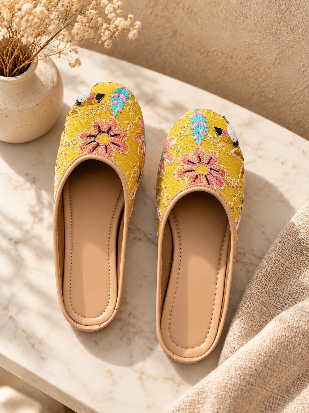 Yellow Floral Embroidered Punjabi Jutti for Women