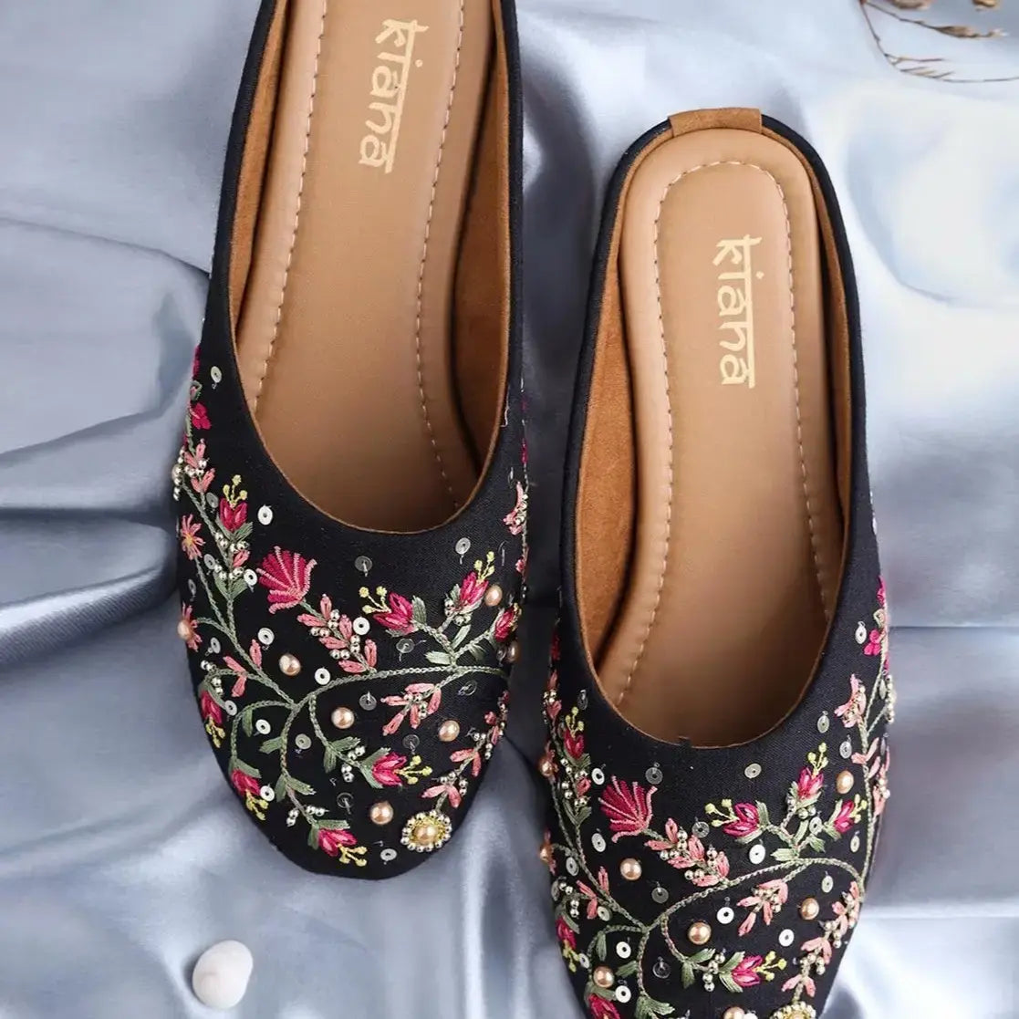 Women Embellished Mules Flats