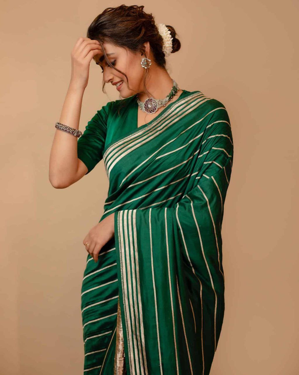 greenBeautiful Heavy Jacquard Border Work saree