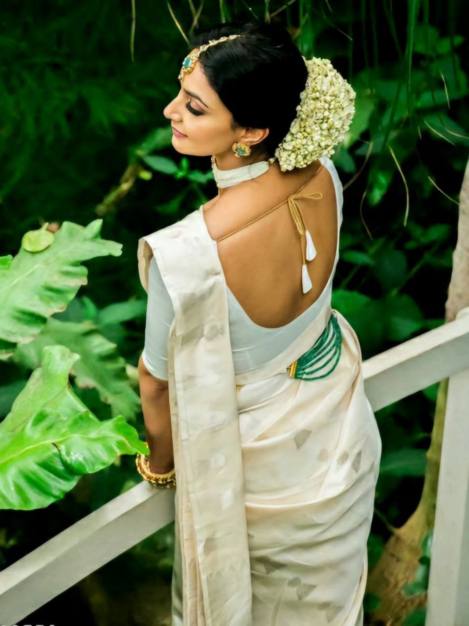 White Handwoven Jamdani Sequin Silk Saree