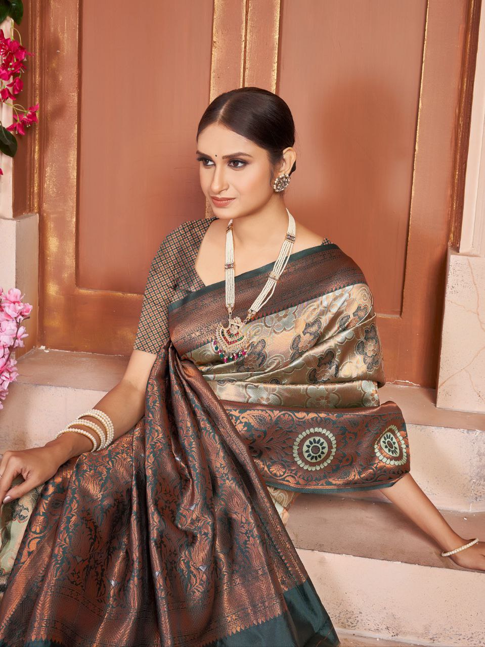 WOVEN DESIGN ZARI SILK COTTON BANARASI SAREE