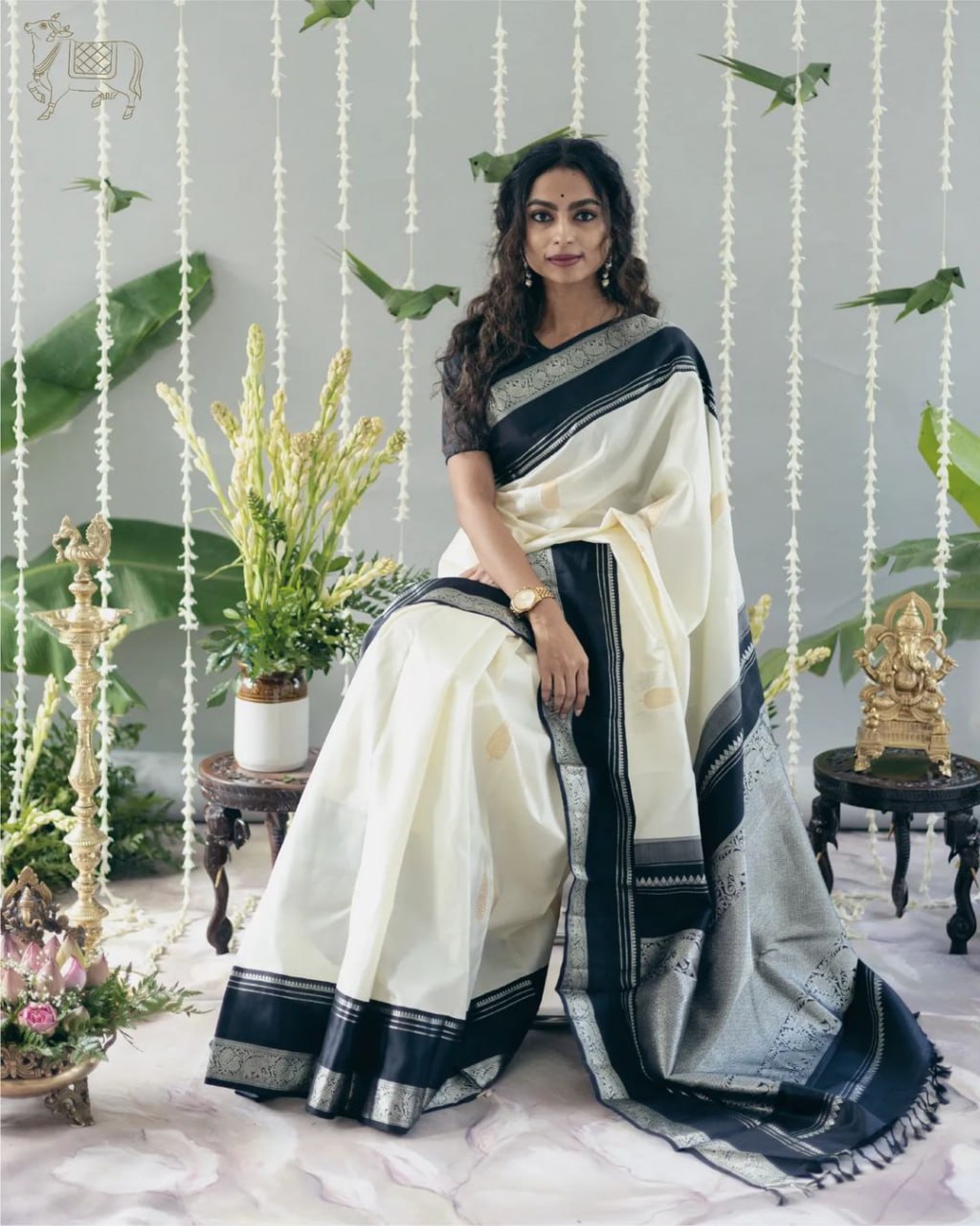 Women Kanjeevaram Saree with Contrast Pallu